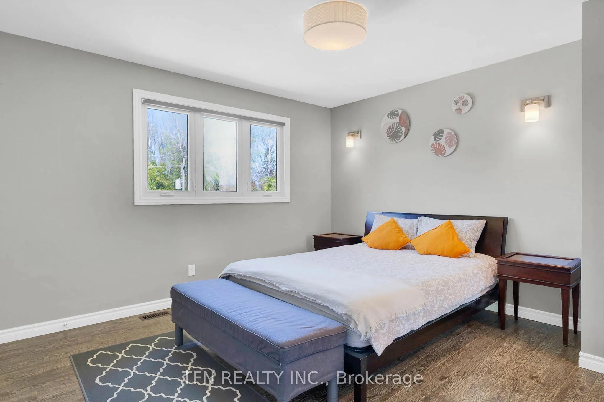 4 Pinewood Boulevard