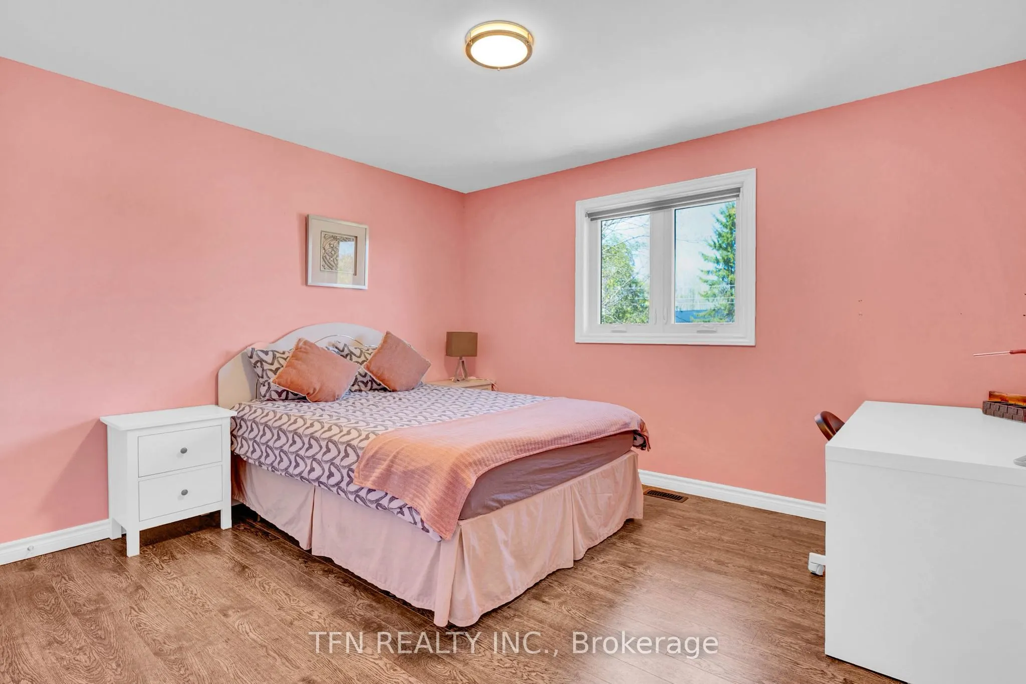 4 Pinewood Boulevard