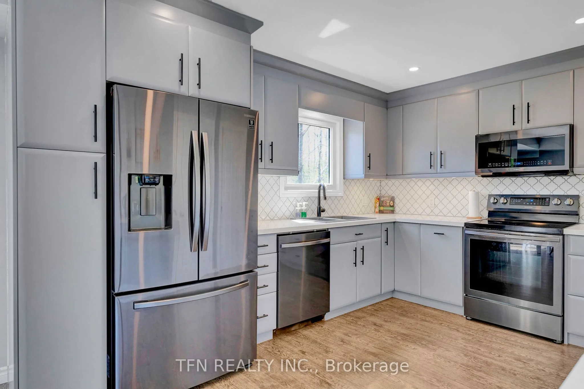 4 Pinewood Boulevard