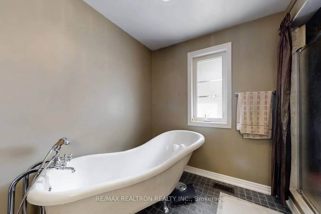 709 Roland Road
