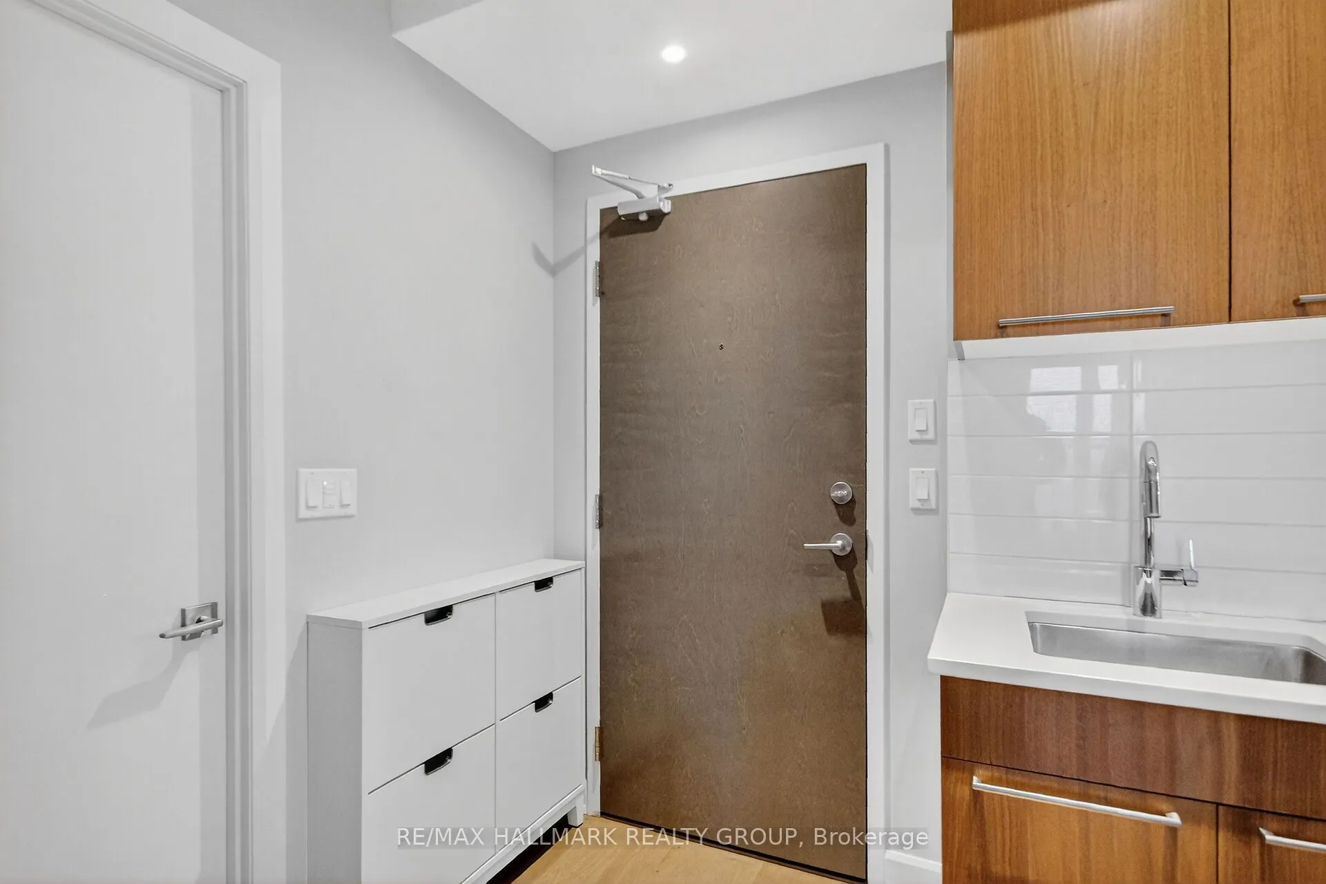 10 Rosemount Avenue #503