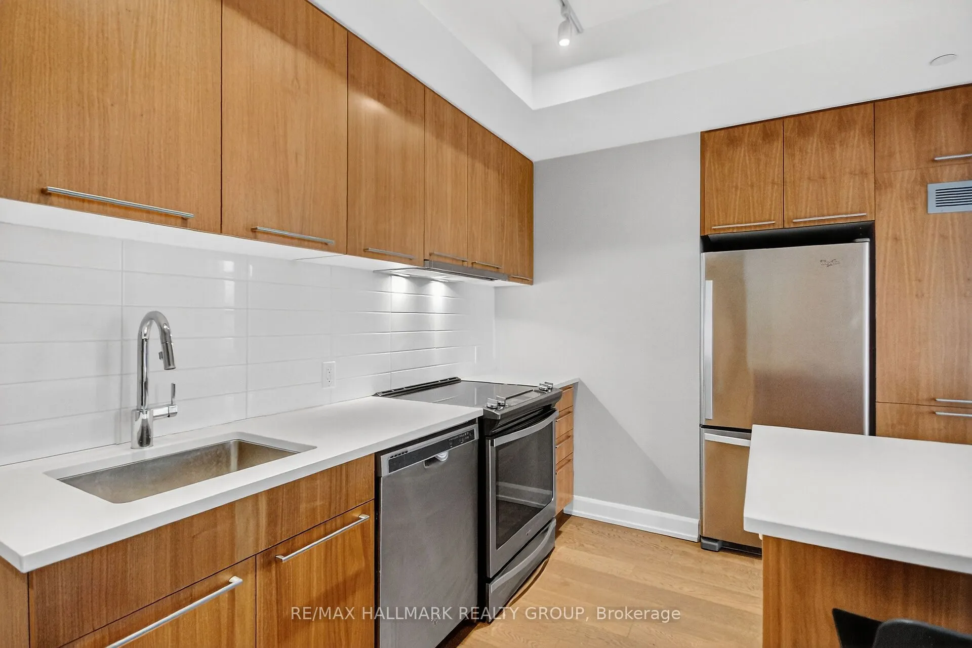 10 Rosemount Avenue #503