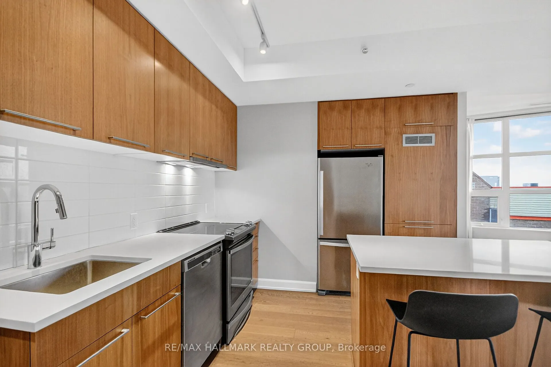 10 Rosemount Avenue #503