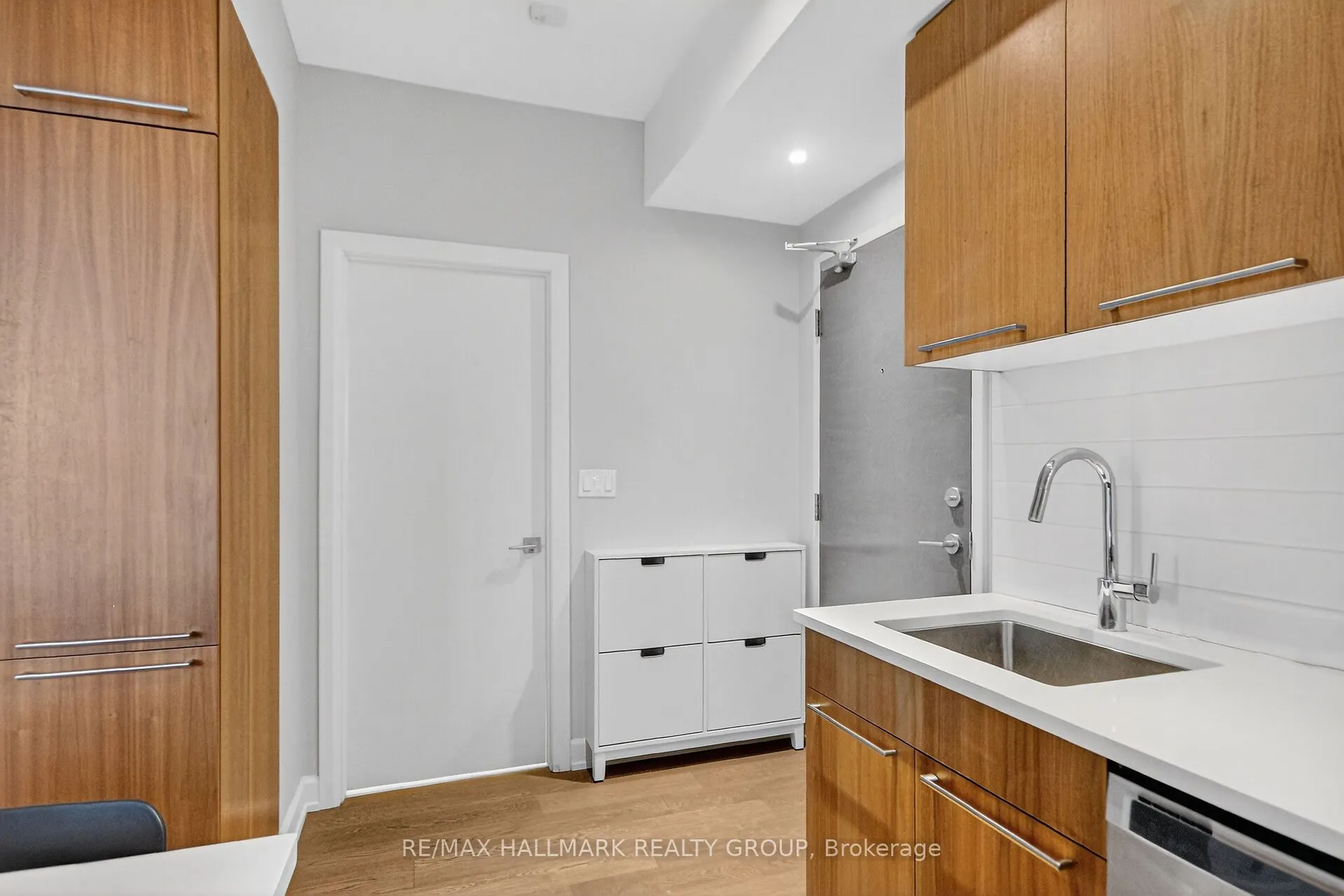 10 Rosemount Avenue #503