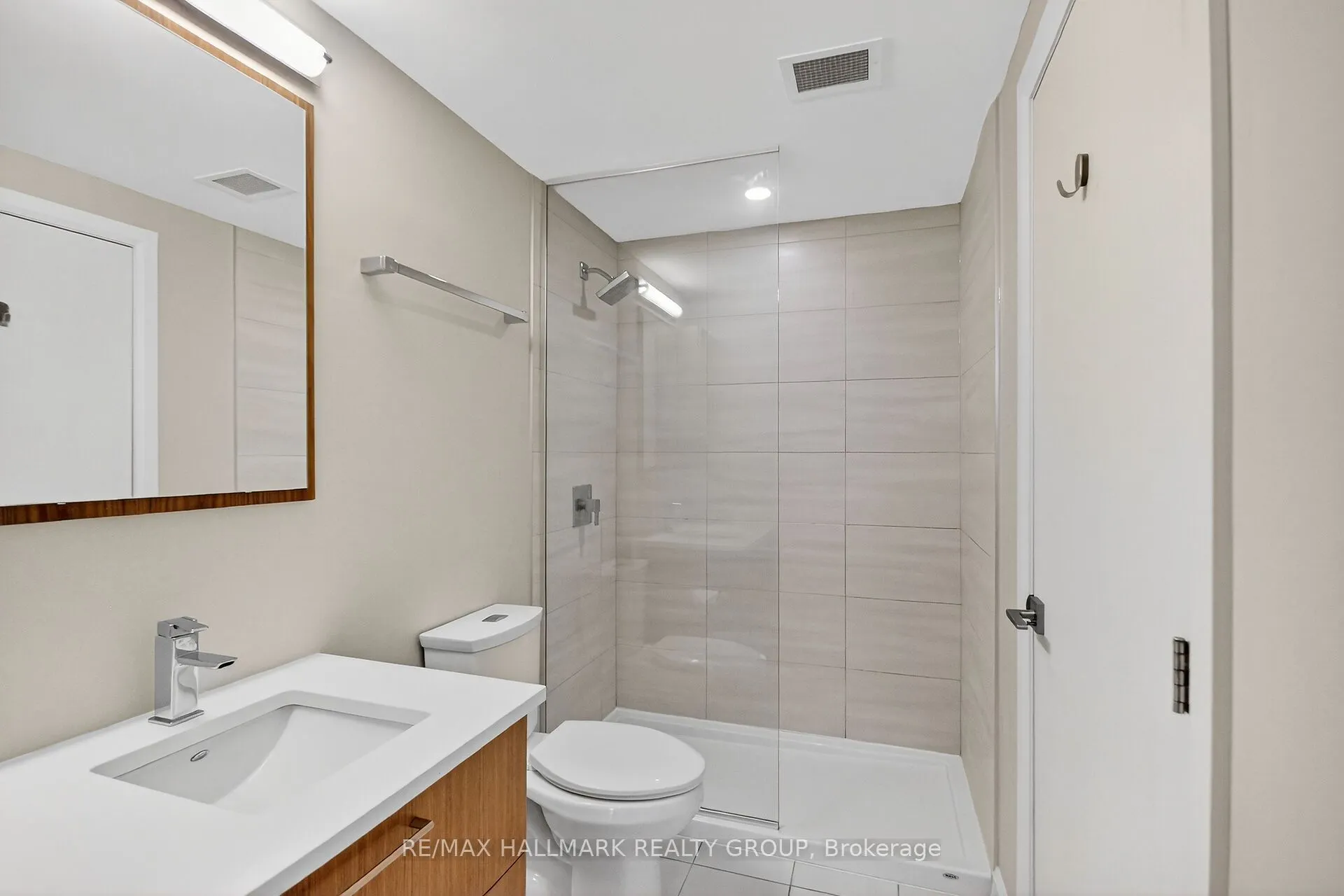 10 Rosemount Avenue #503