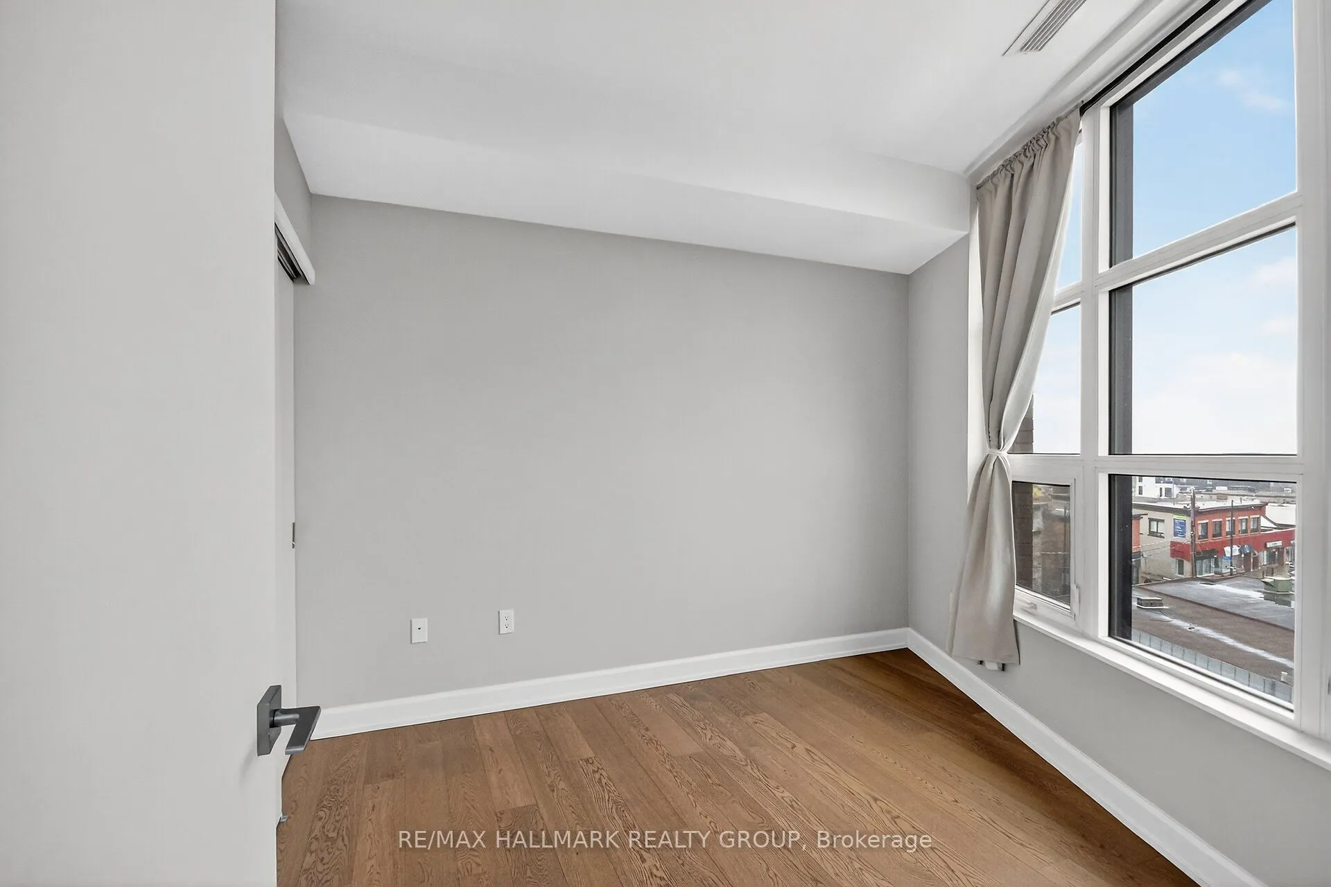 10 Rosemount Avenue #503