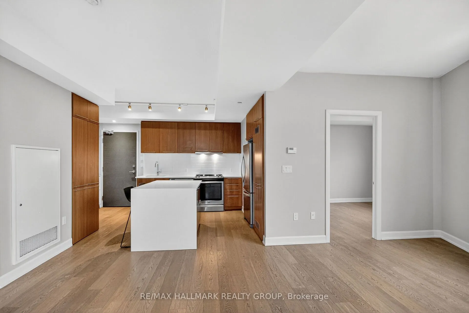 10 Rosemount Avenue #503