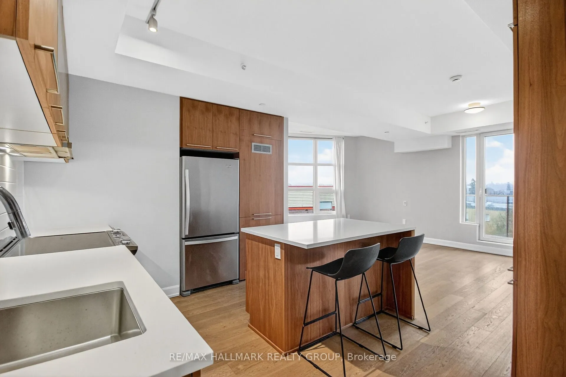10 Rosemount Avenue #503