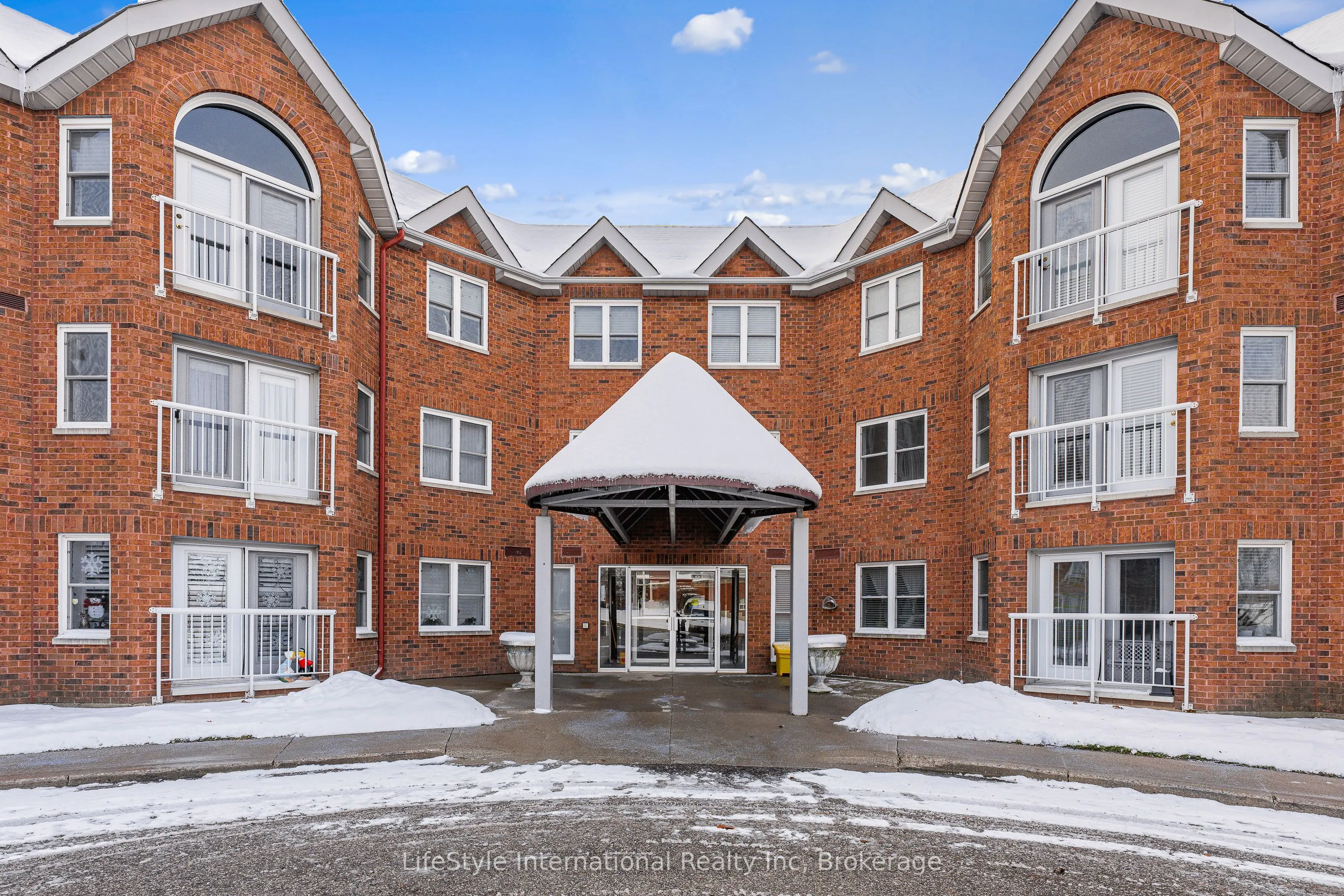 208 Silvercreek Parkway N #205