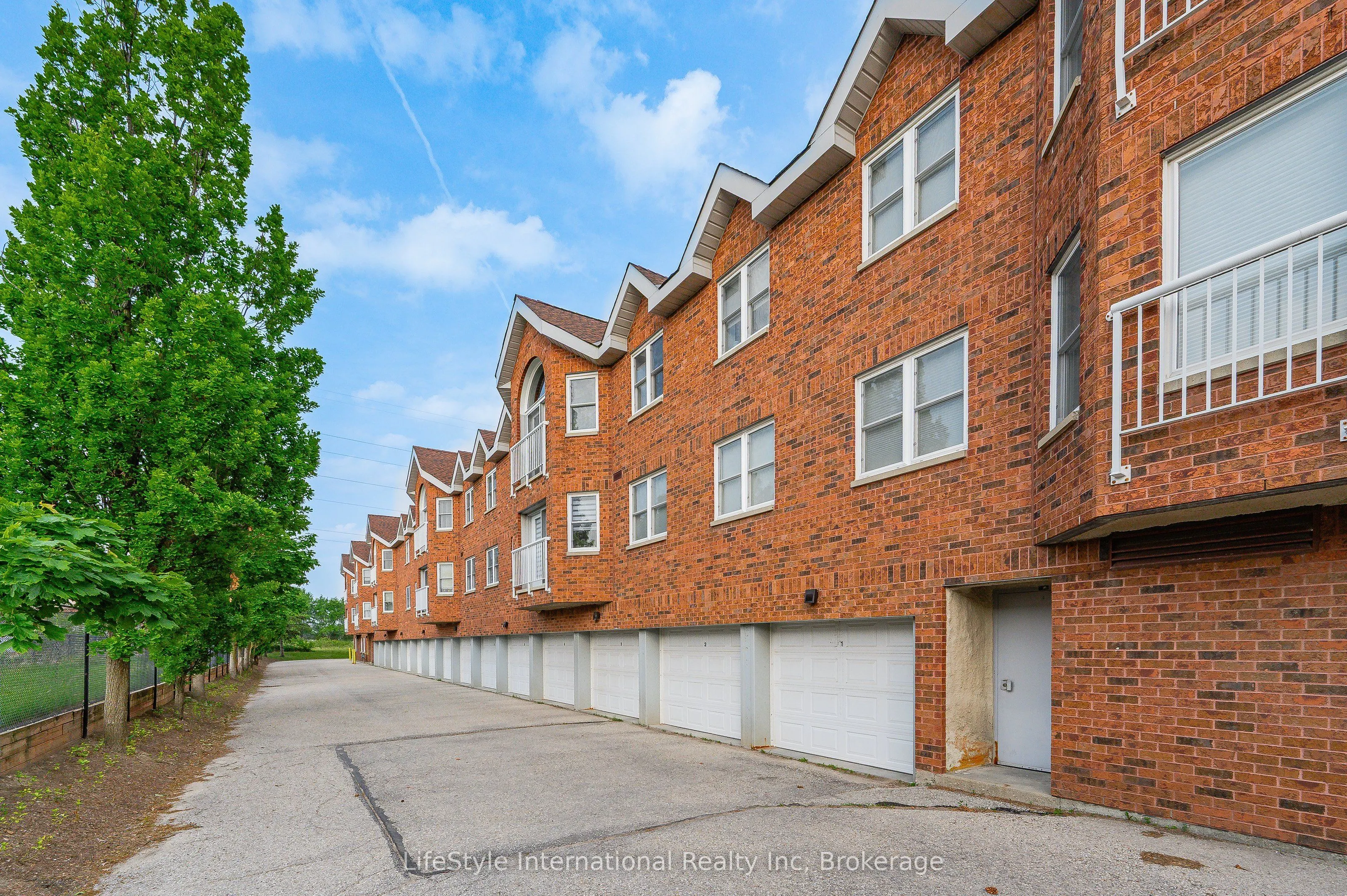 208 Silvercreek Parkway N #205