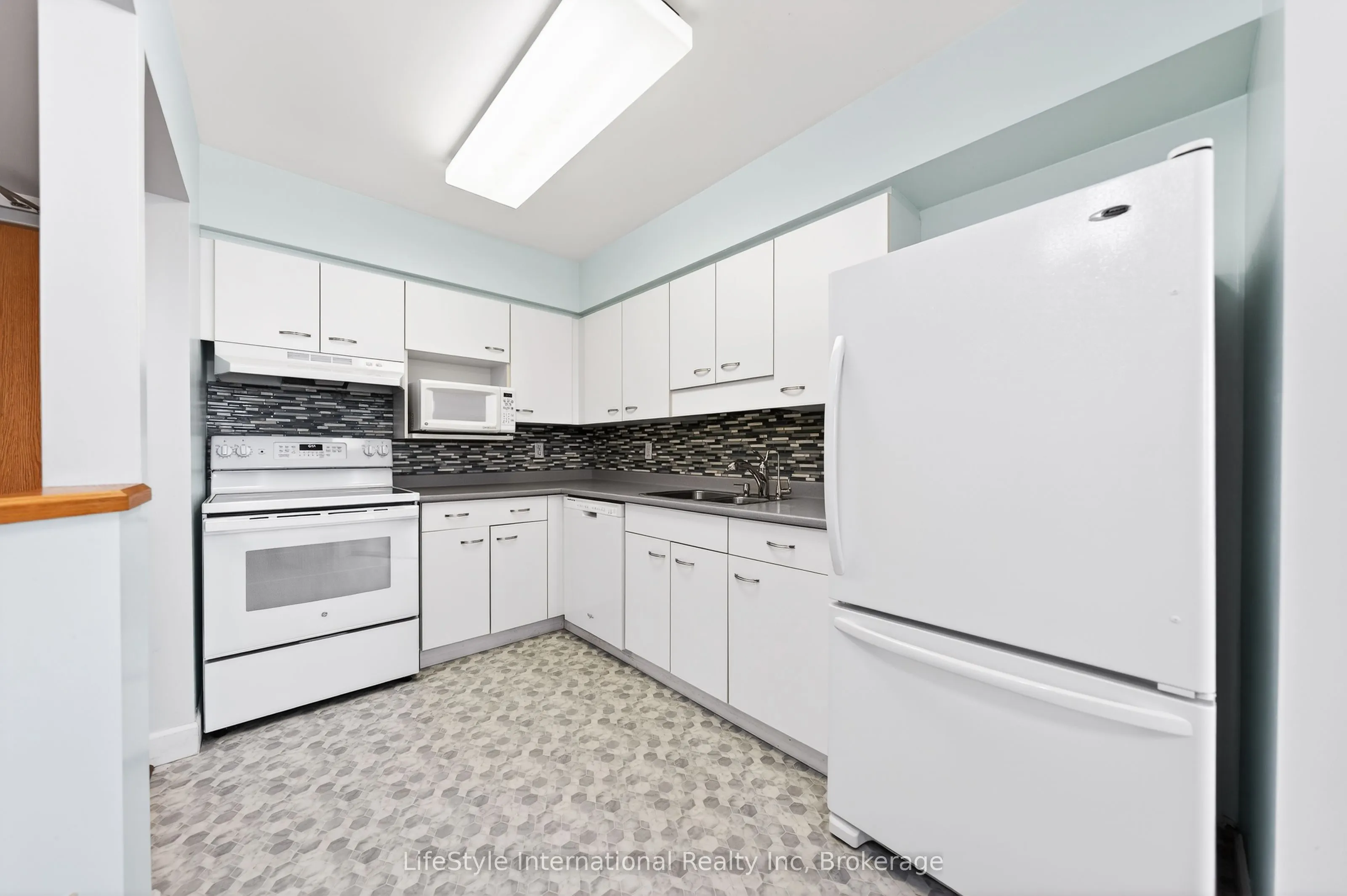 208 Silvercreek Parkway N #306