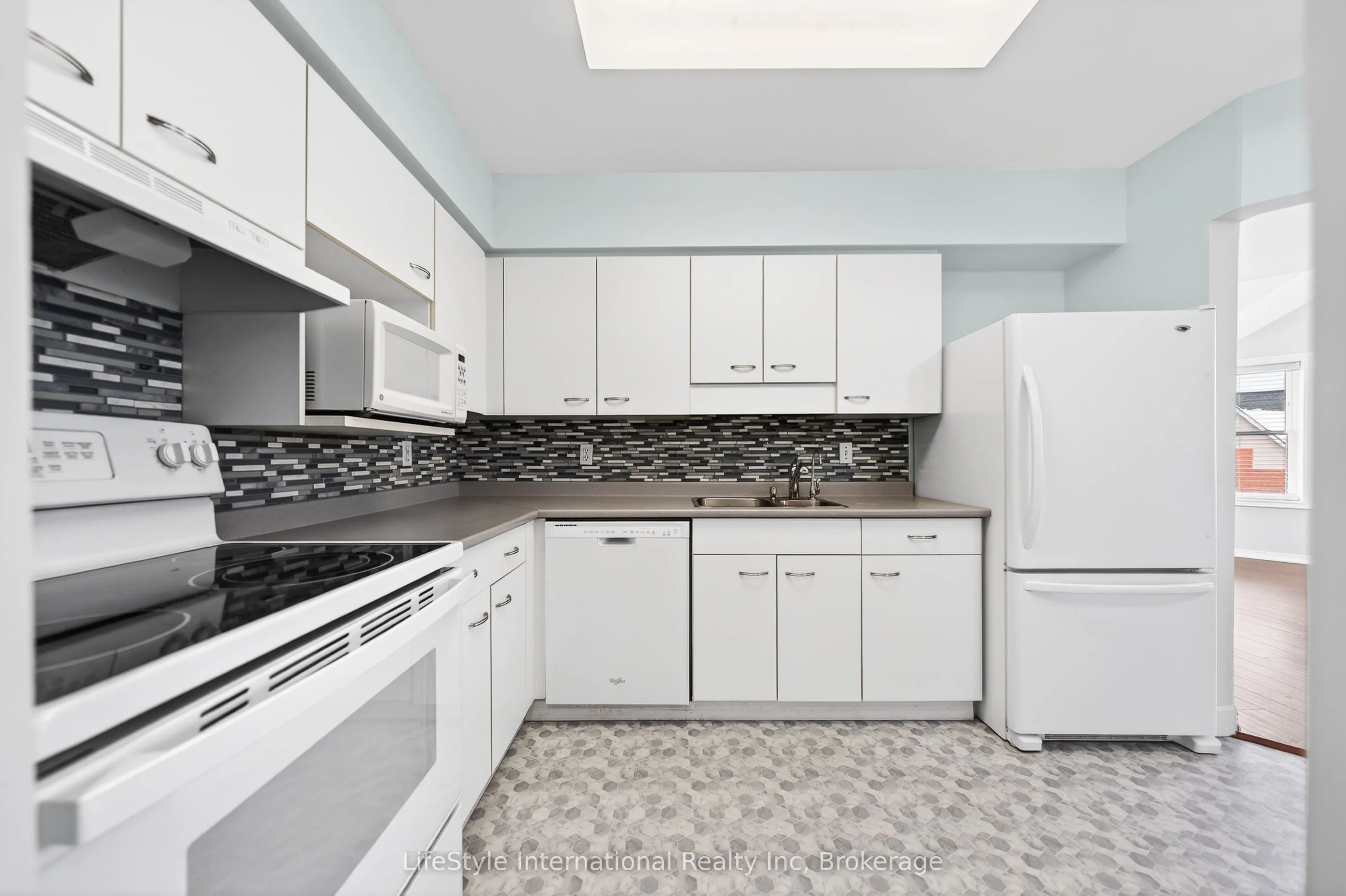 208 Silvercreek Parkway N #306