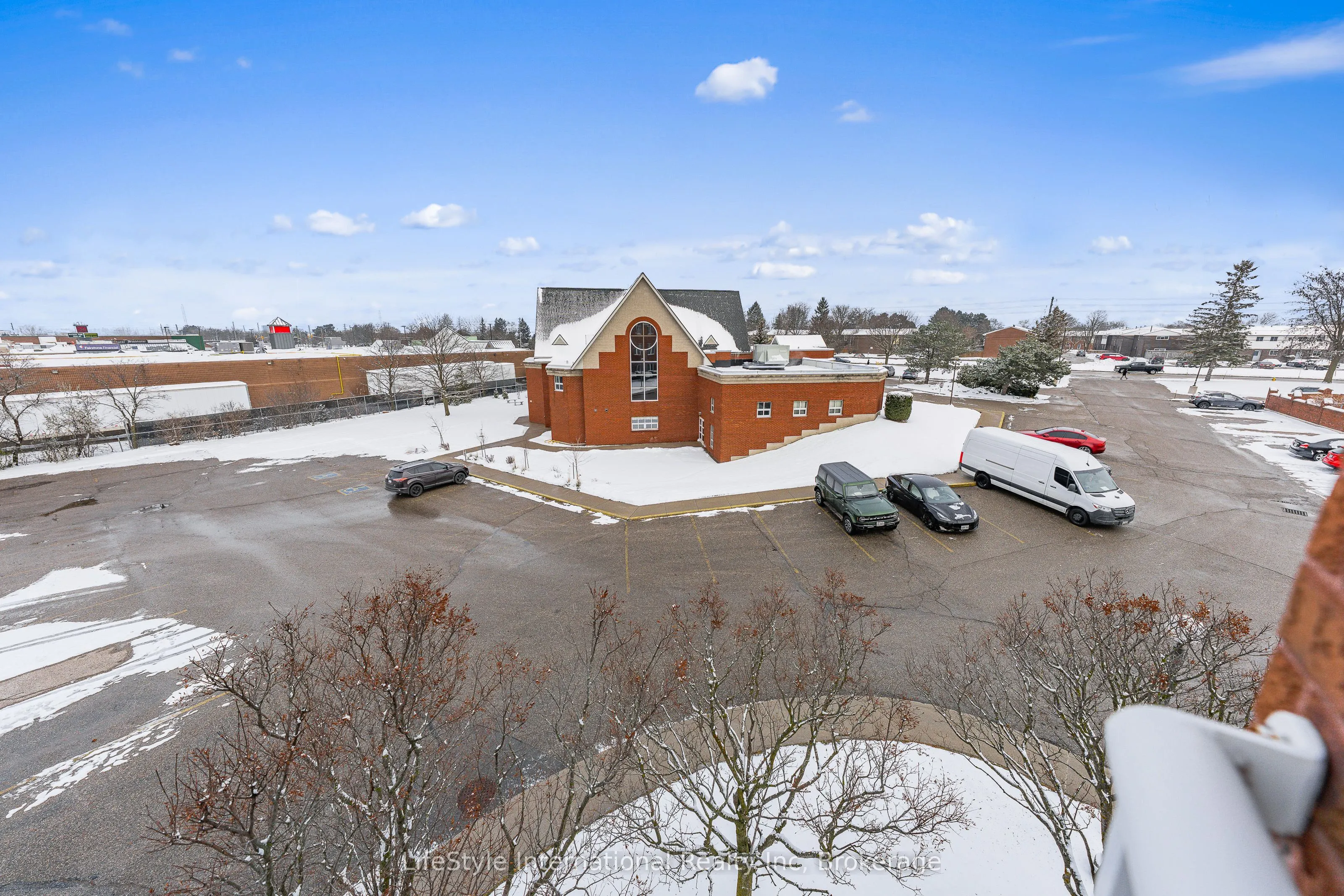 208 Silvercreek Parkway N #306