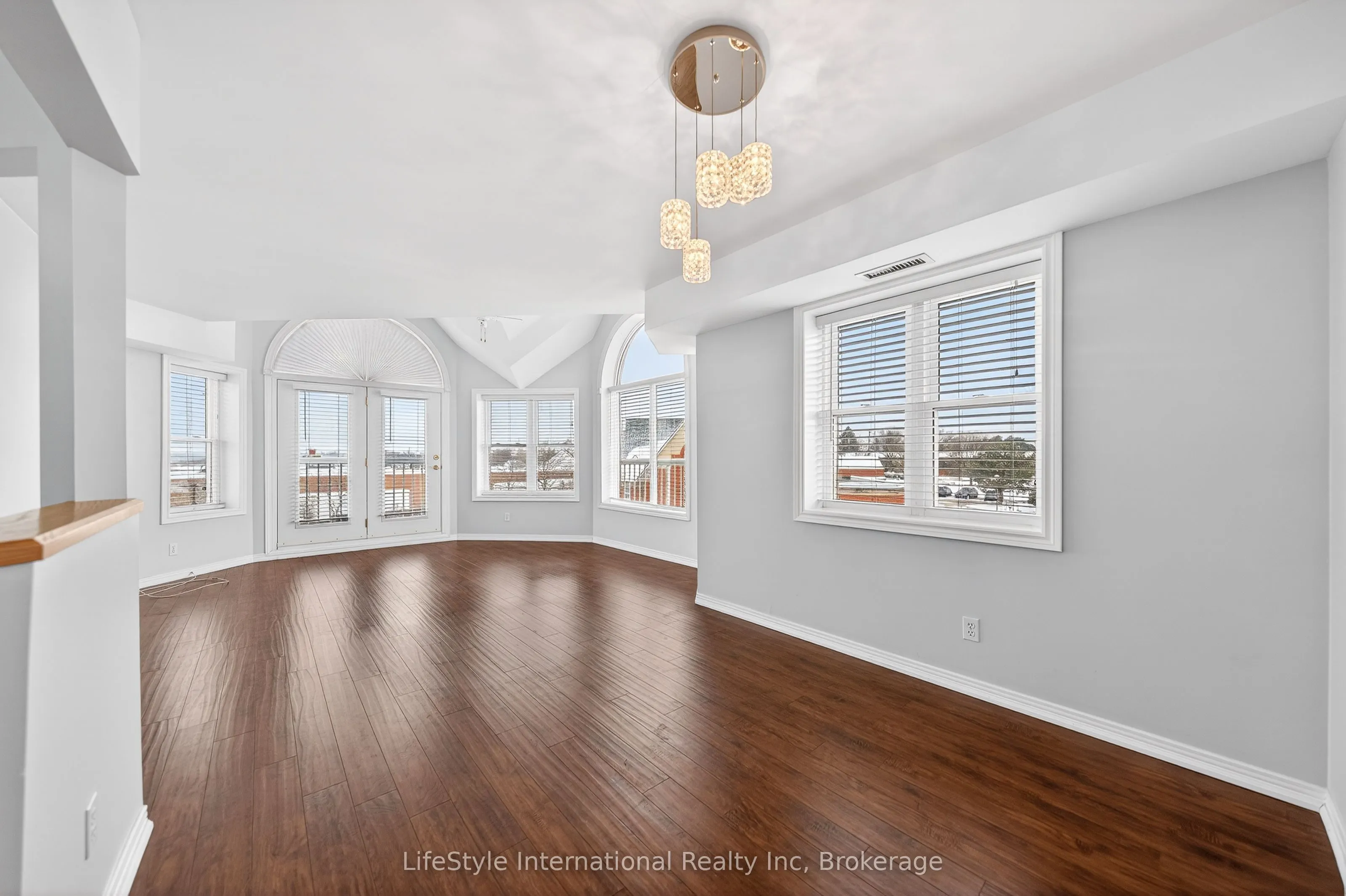208 Silvercreek Parkway N #306