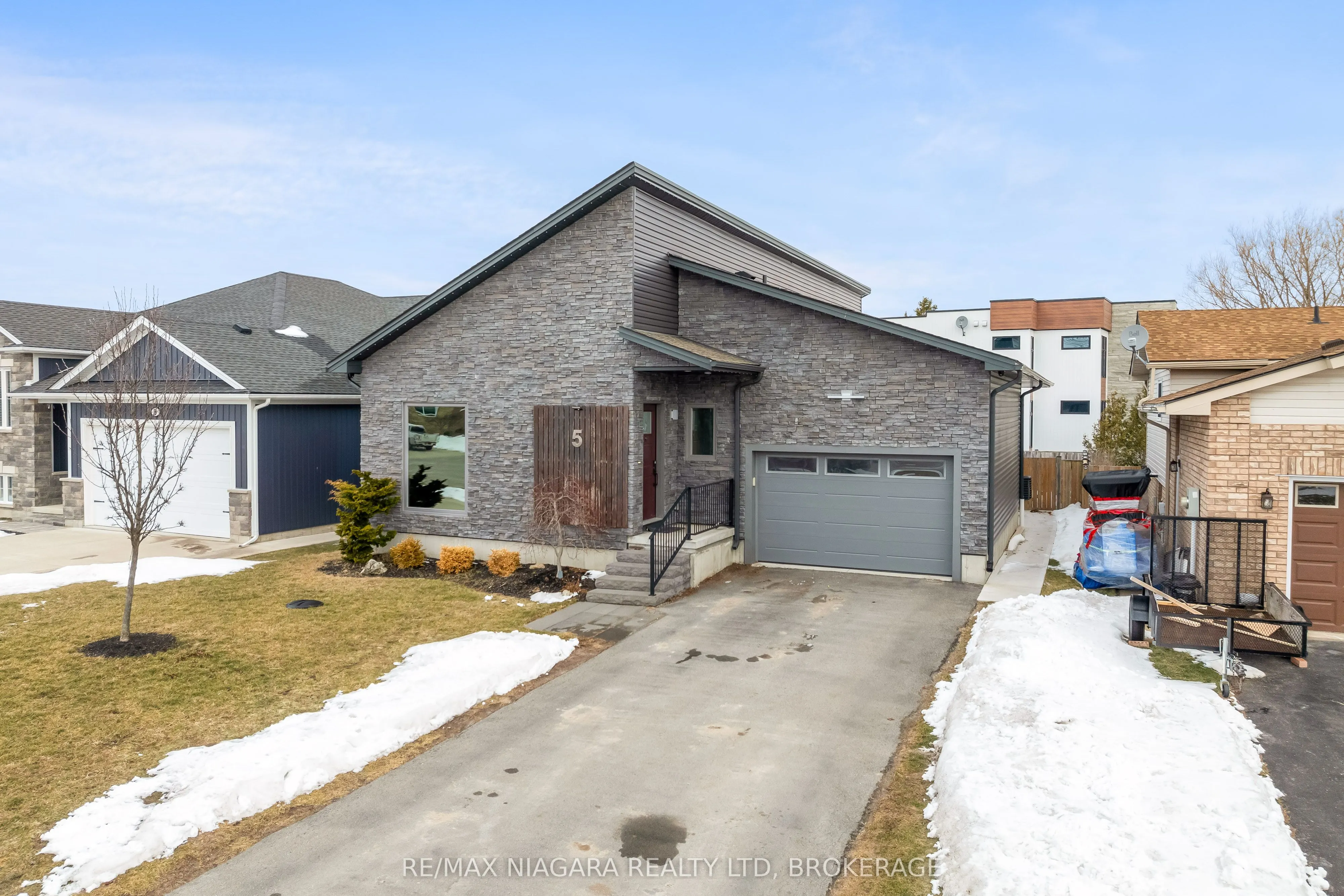 5 Heron Pointe Road