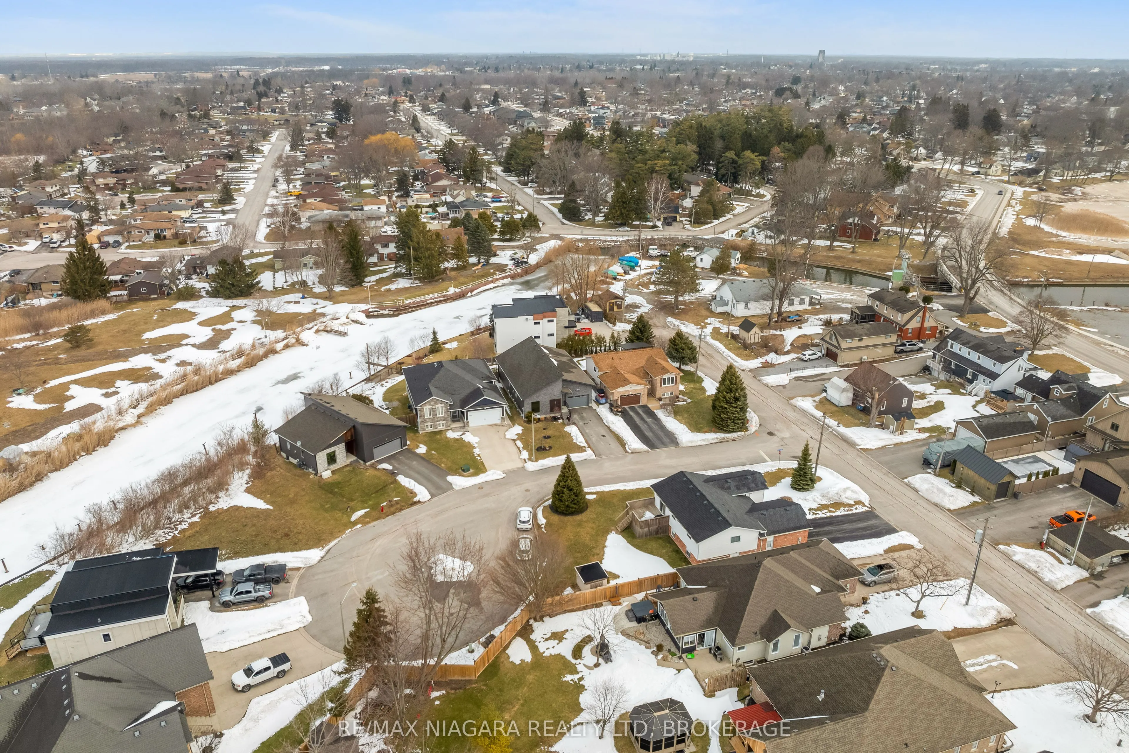 5 Heron Pointe Road