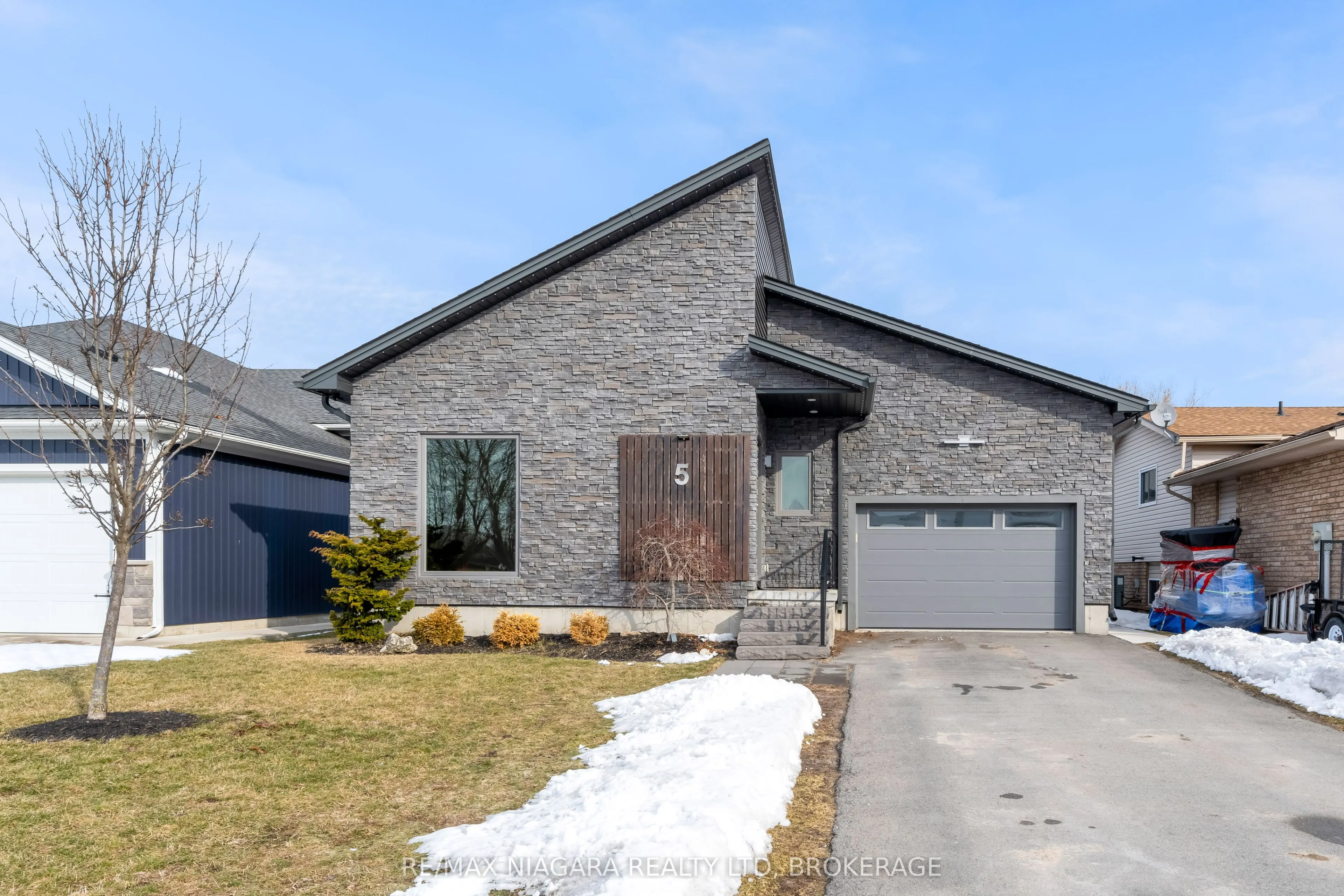 5 Heron Pointe Road