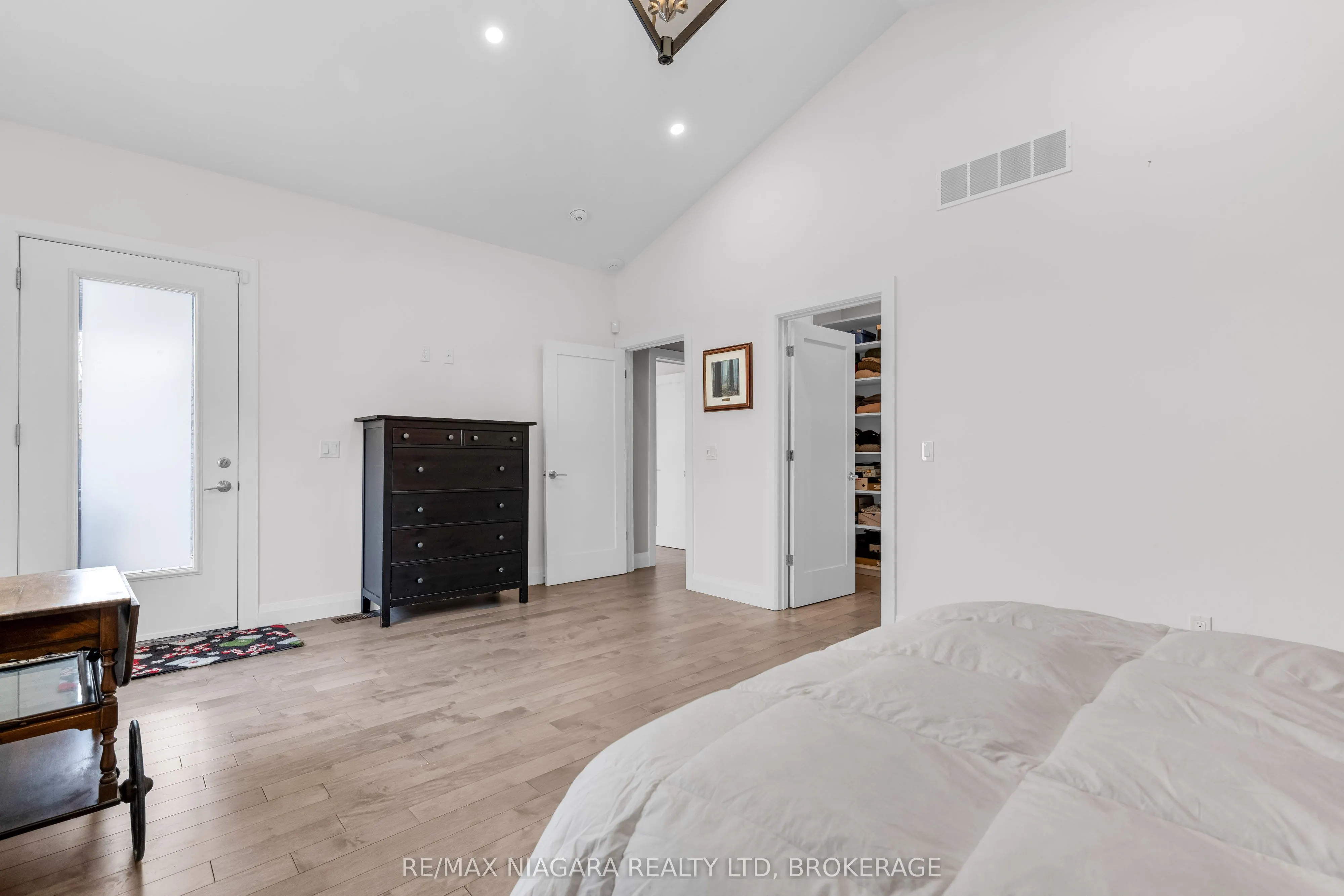 5 Heron Pointe Road