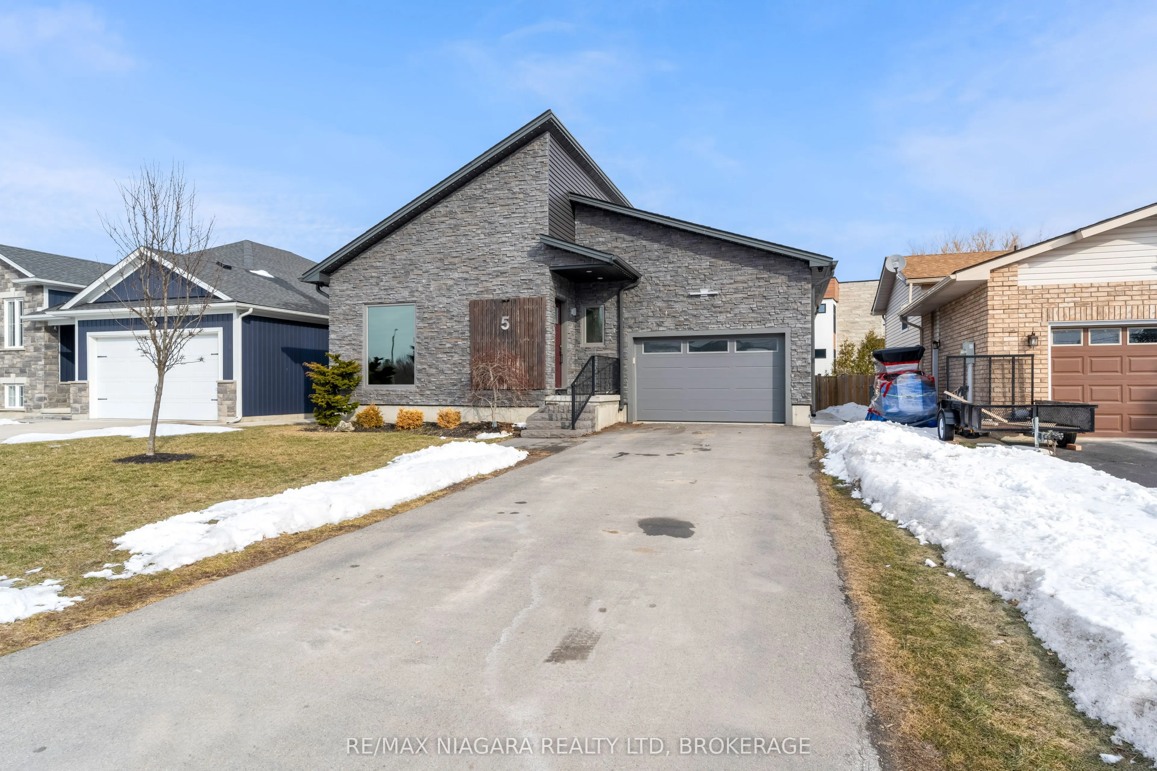 5 Heron Pointe Road