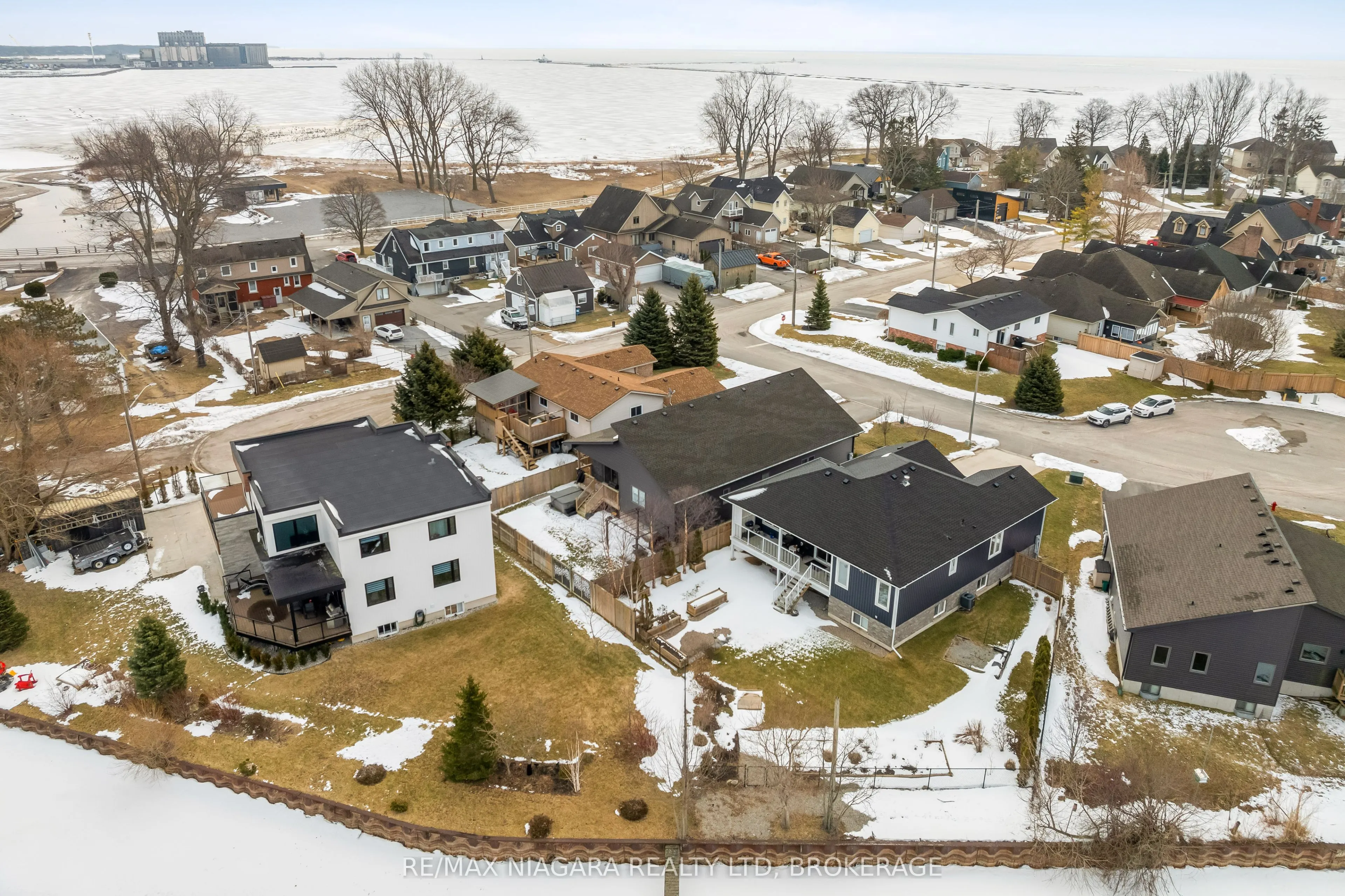 5 Heron Pointe Road