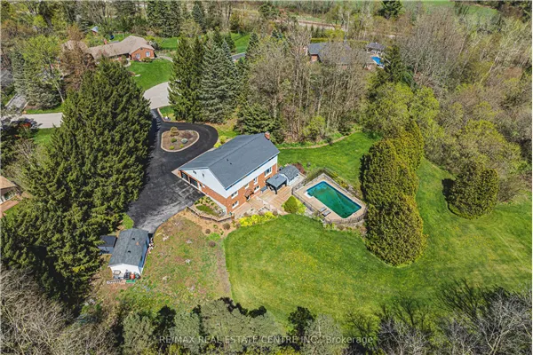 6 Iris Court