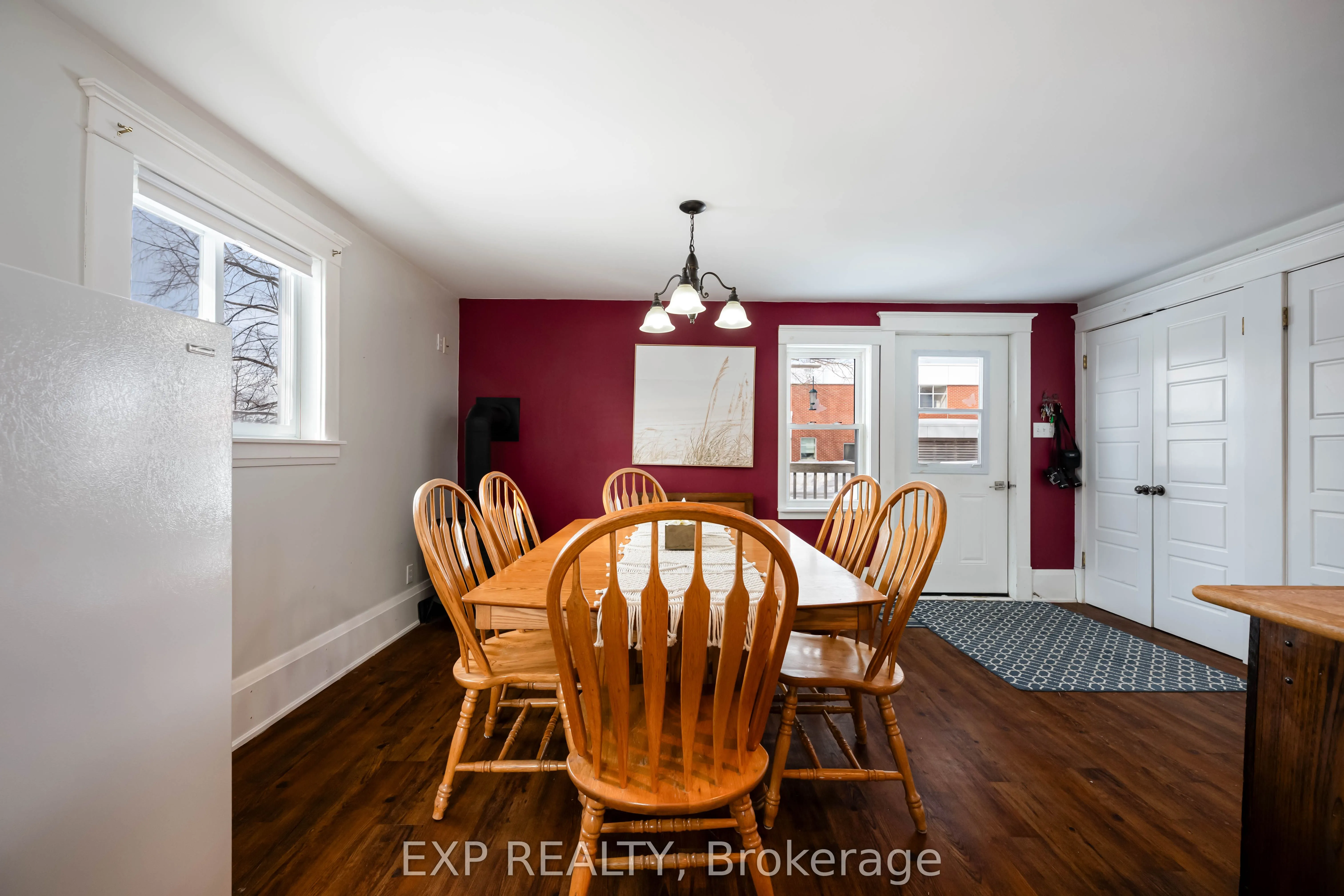 314 Main Street E