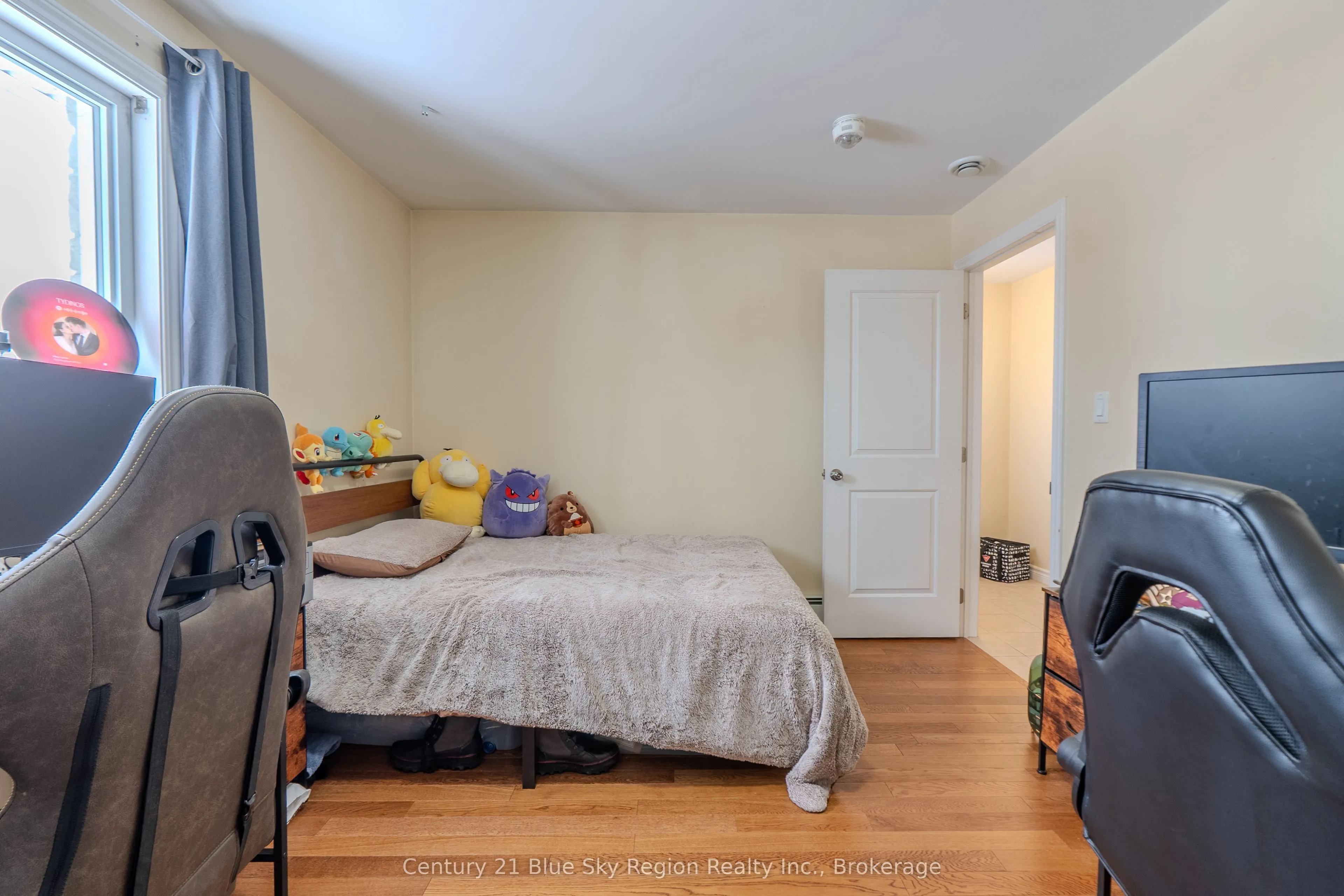 373 First Avenue E