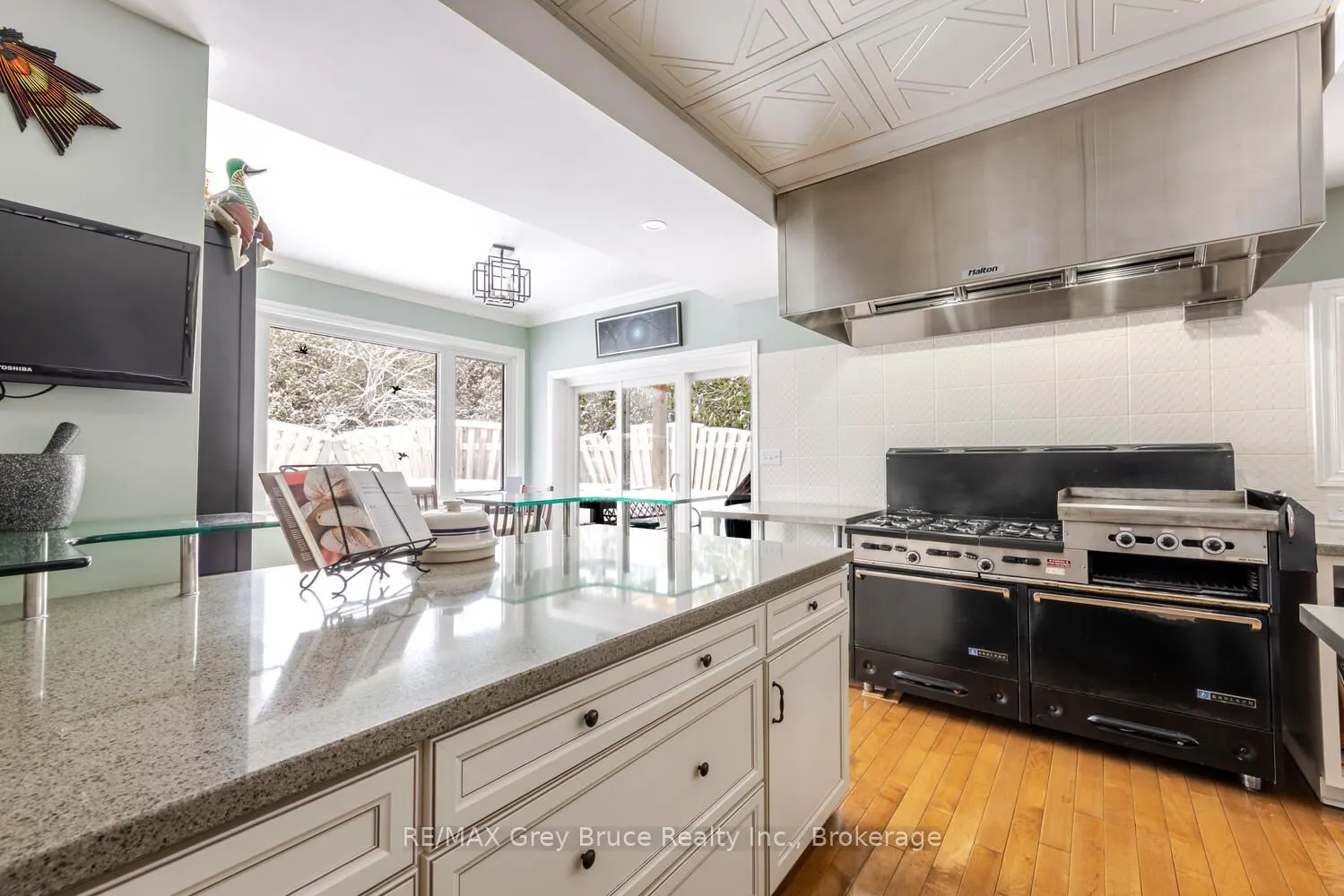 424 Huron Road