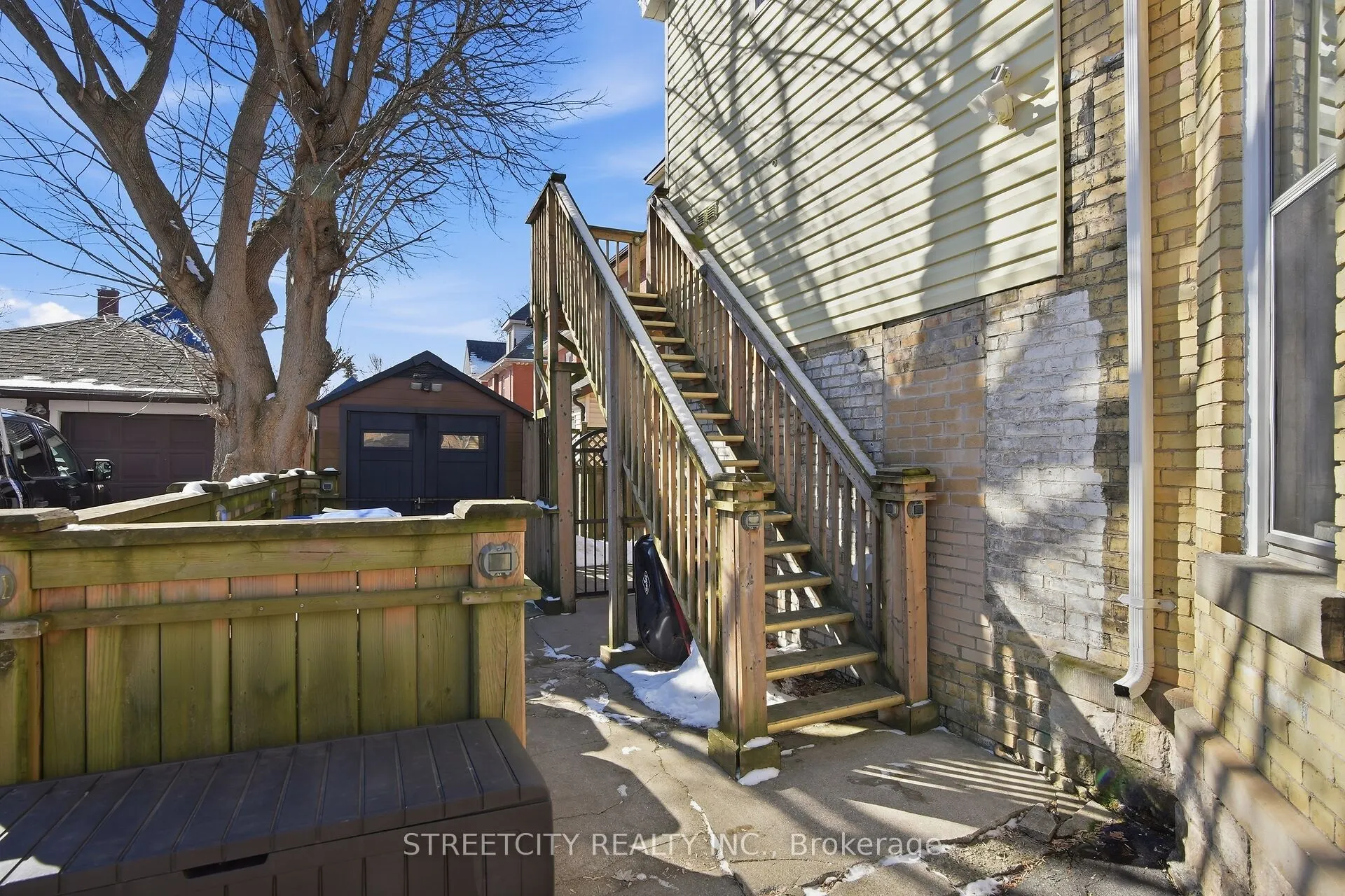 82 WELLINGTON Street