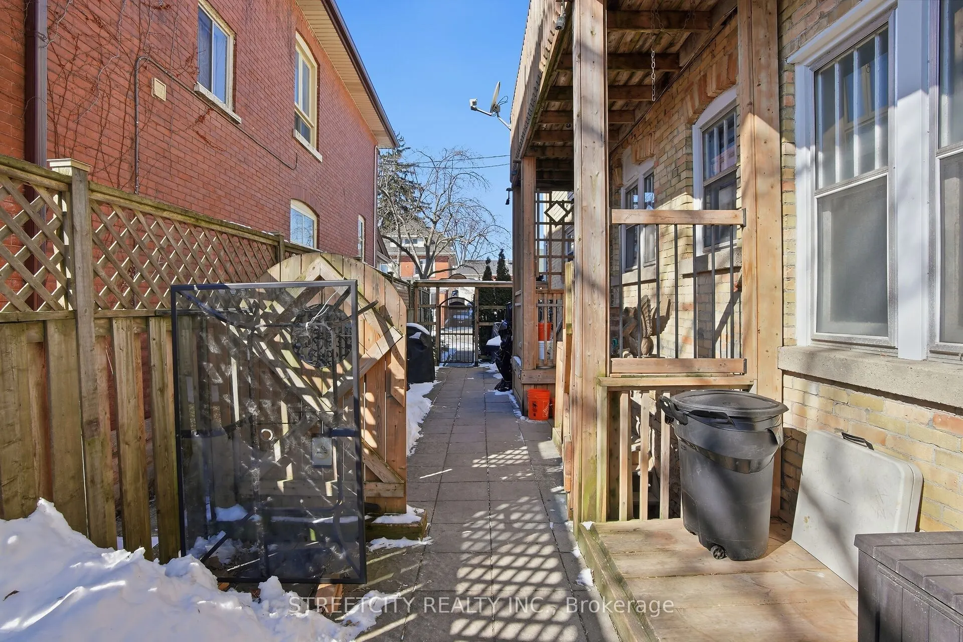 82 WELLINGTON Street