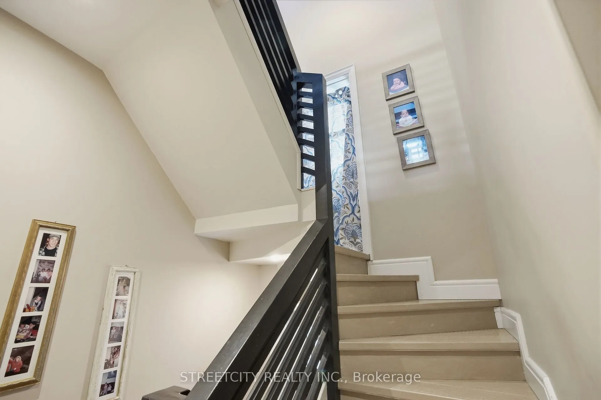 24 HINCKS Street