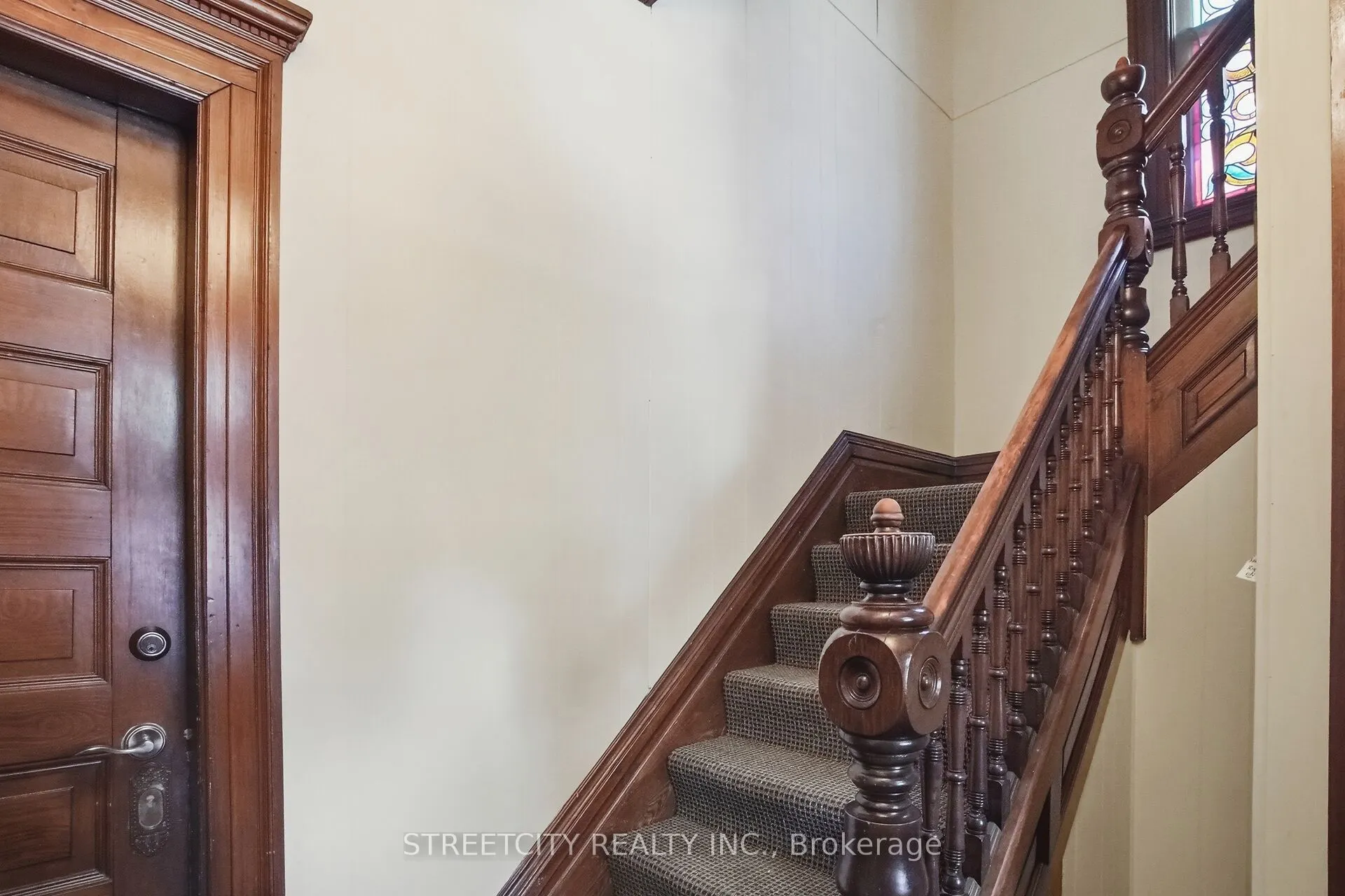 24 HINCKS Street
