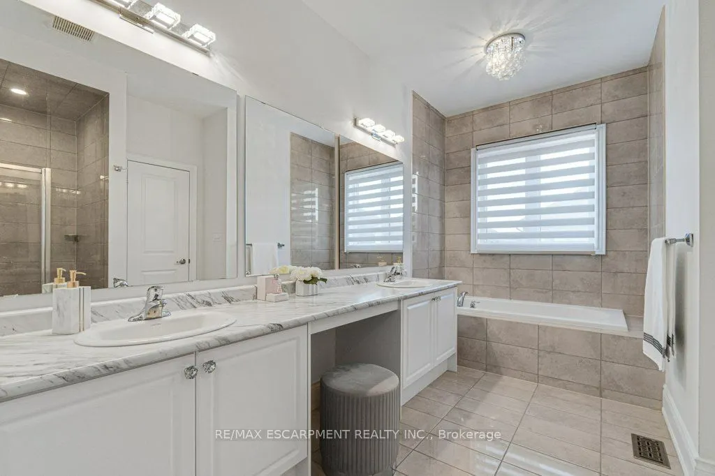 39 Avanti Crescent