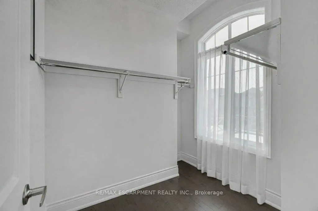 39 Avanti Crescent