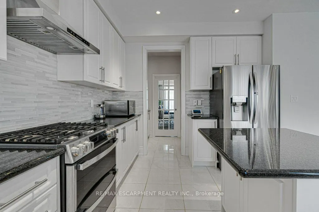 39 Avanti Crescent