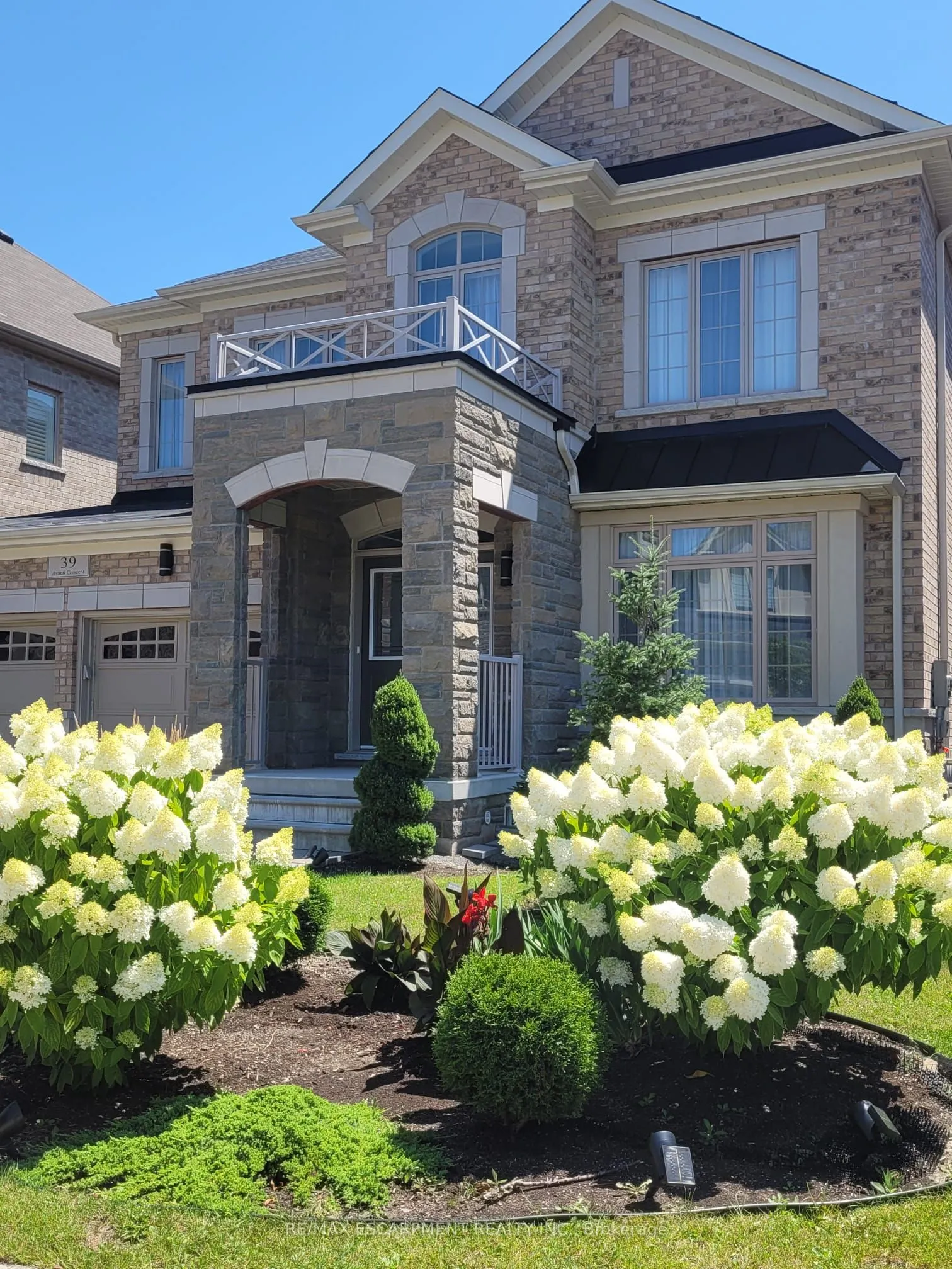 39 Avanti Crescent