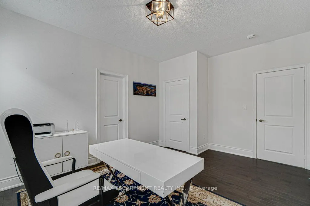 39 Avanti Crescent