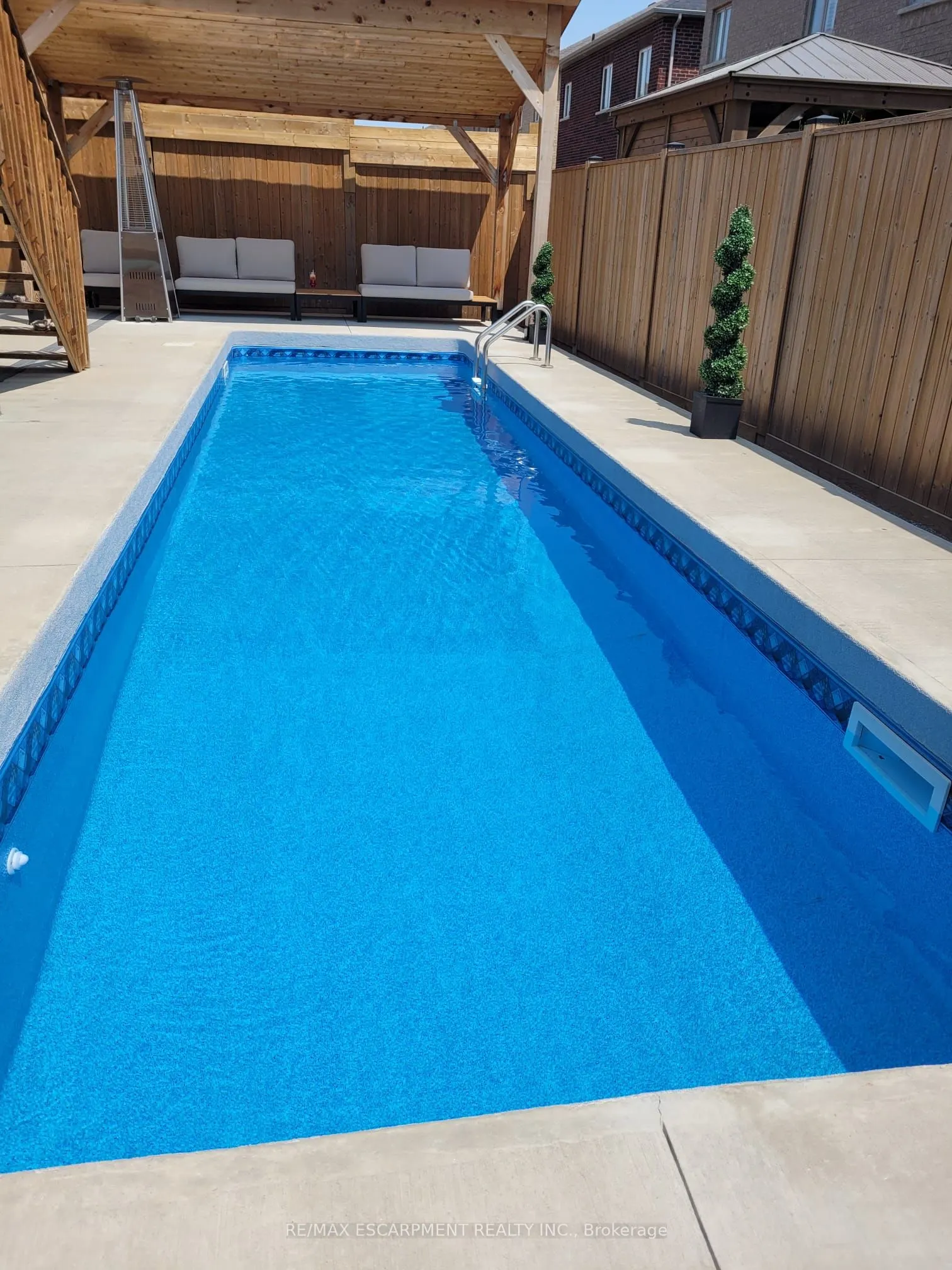 39 Avanti Crescent