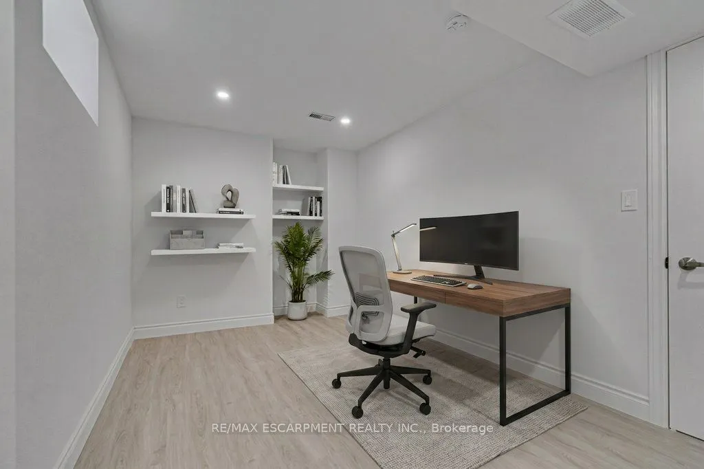 39 Avanti Crescent