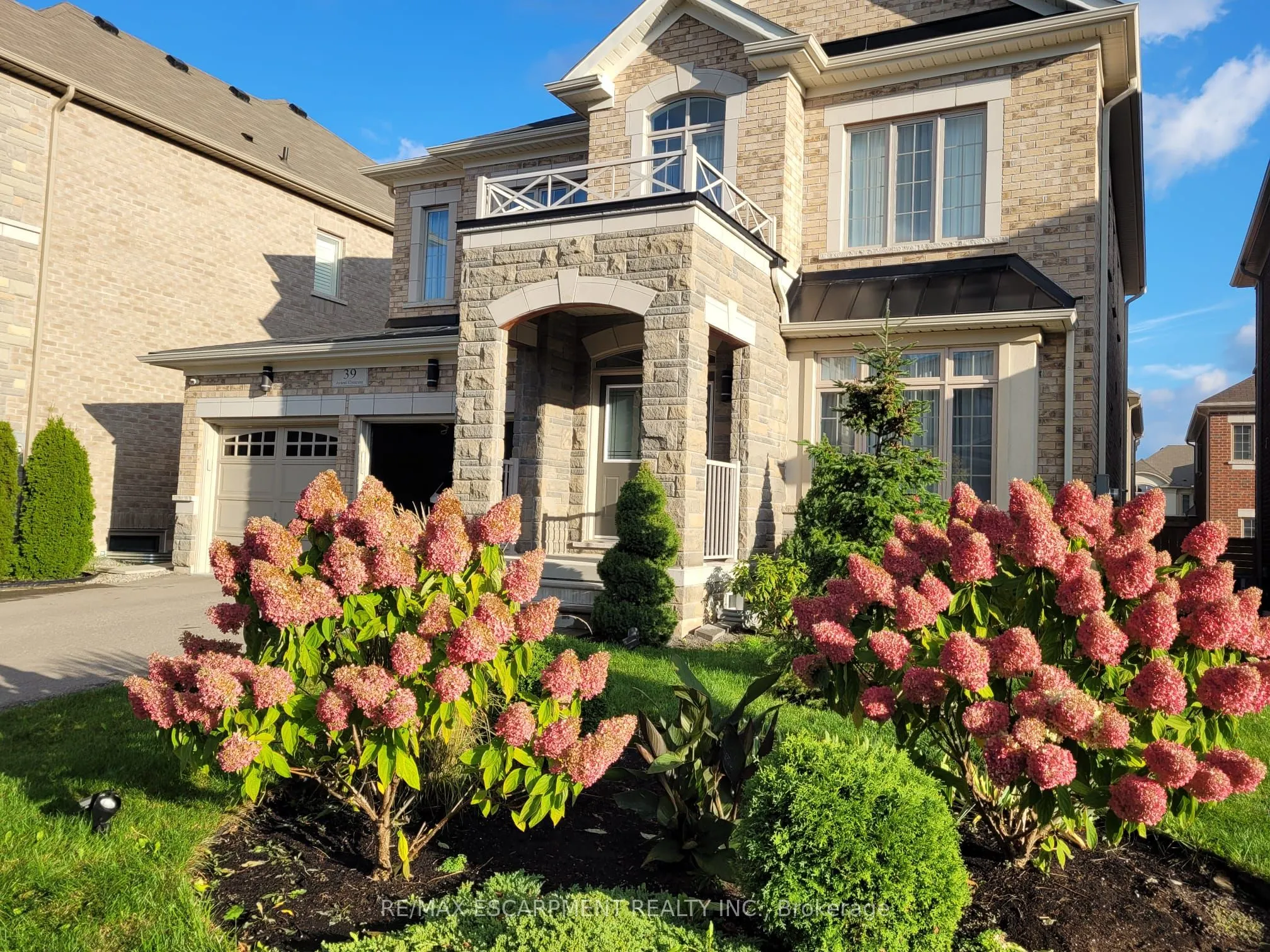 39 Avanti Crescent