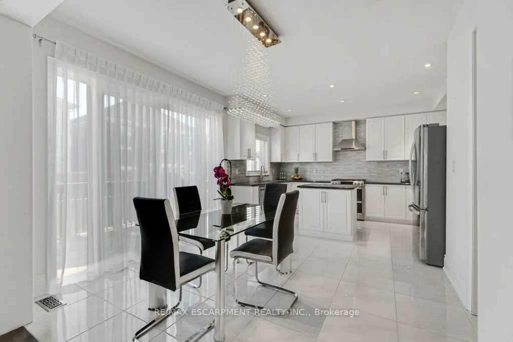 39 Avanti Crescent