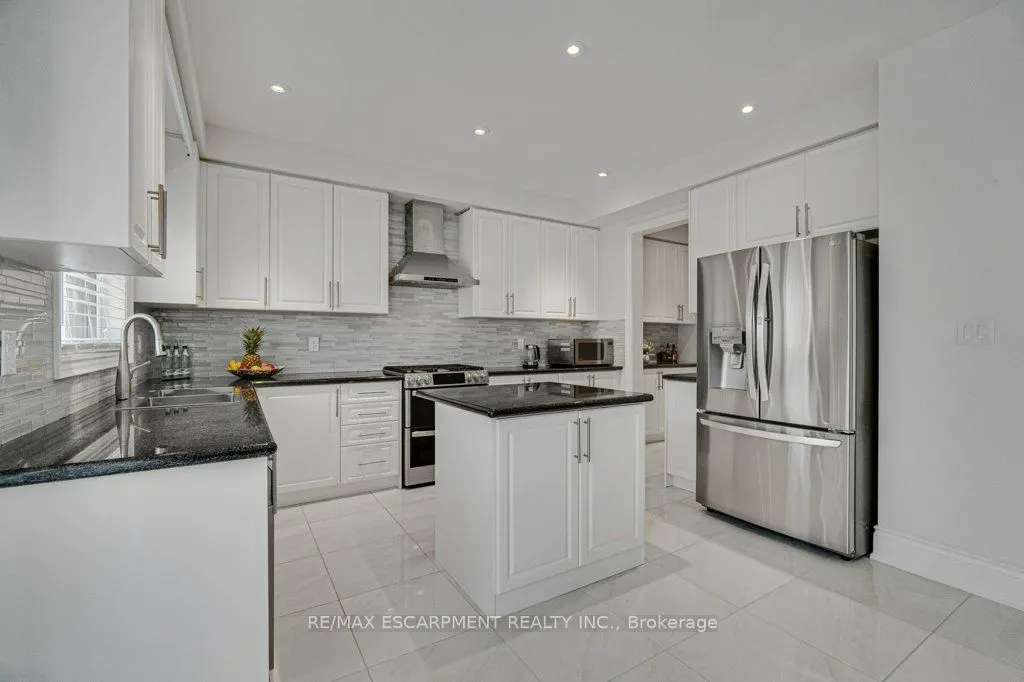 39 Avanti Crescent
