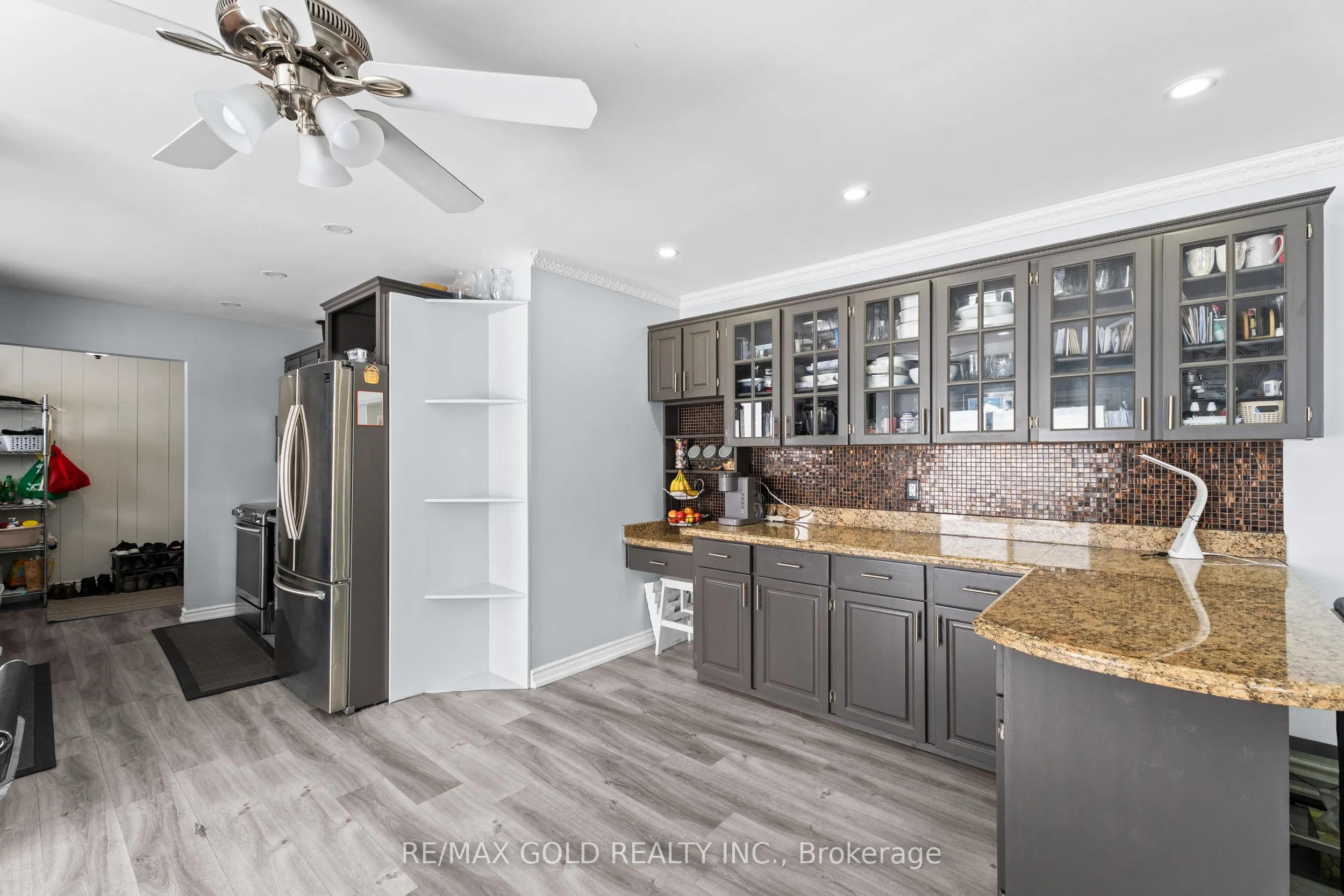 554421 Mono - Amaranth Townline
