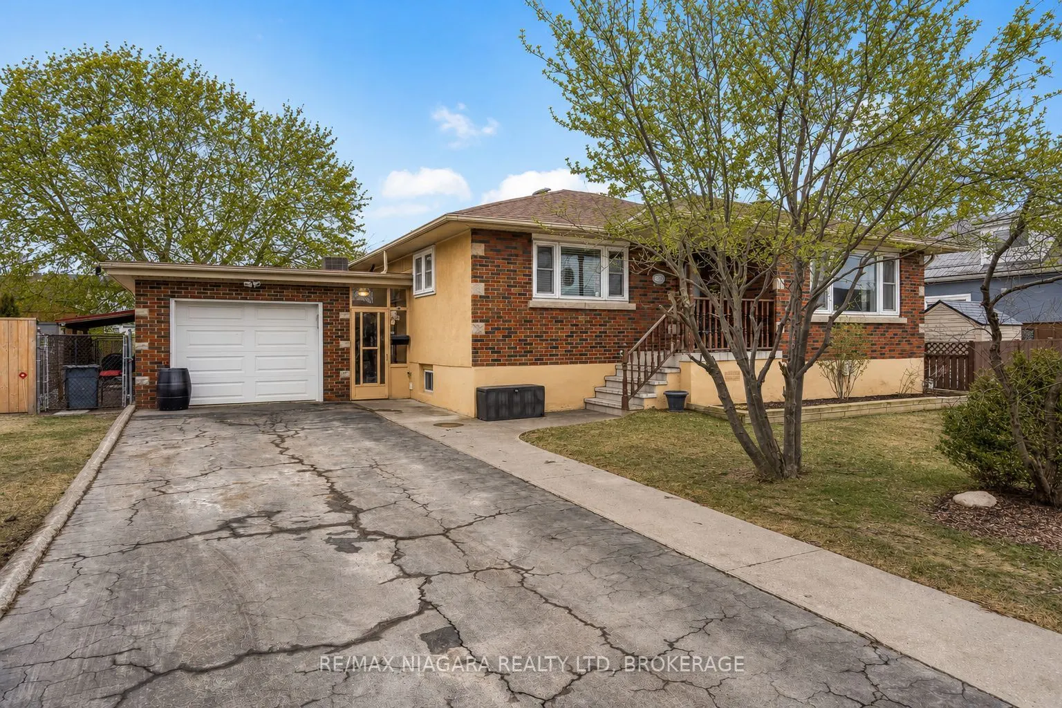 506 Main Street W