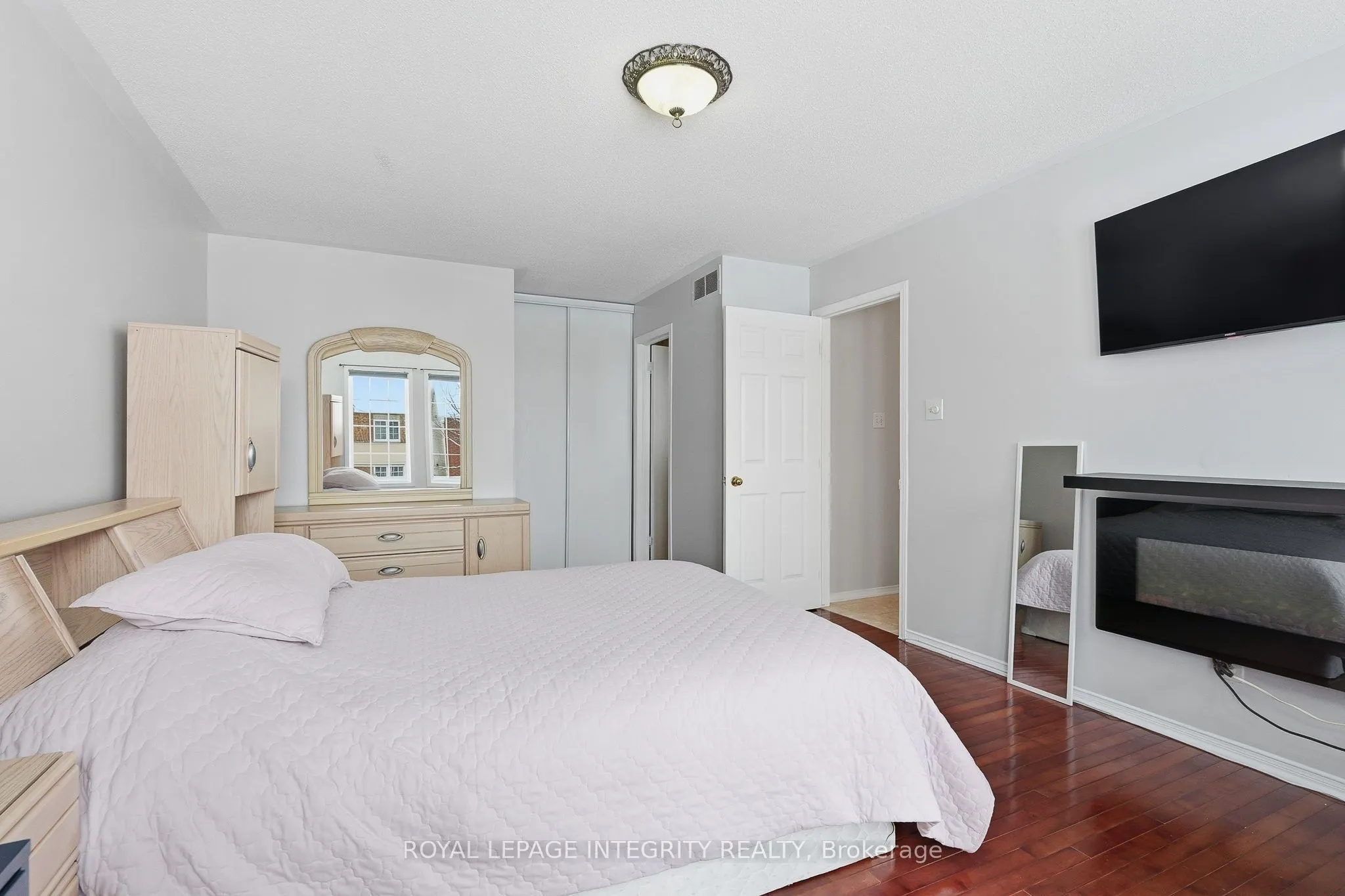 2104 Sandy Oaks Drive
