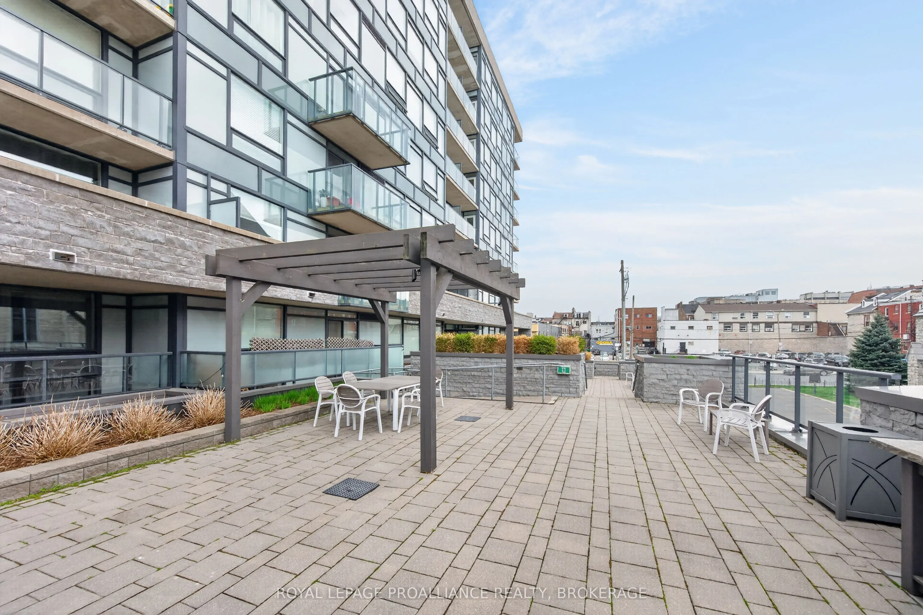 121 Queen Street #A2