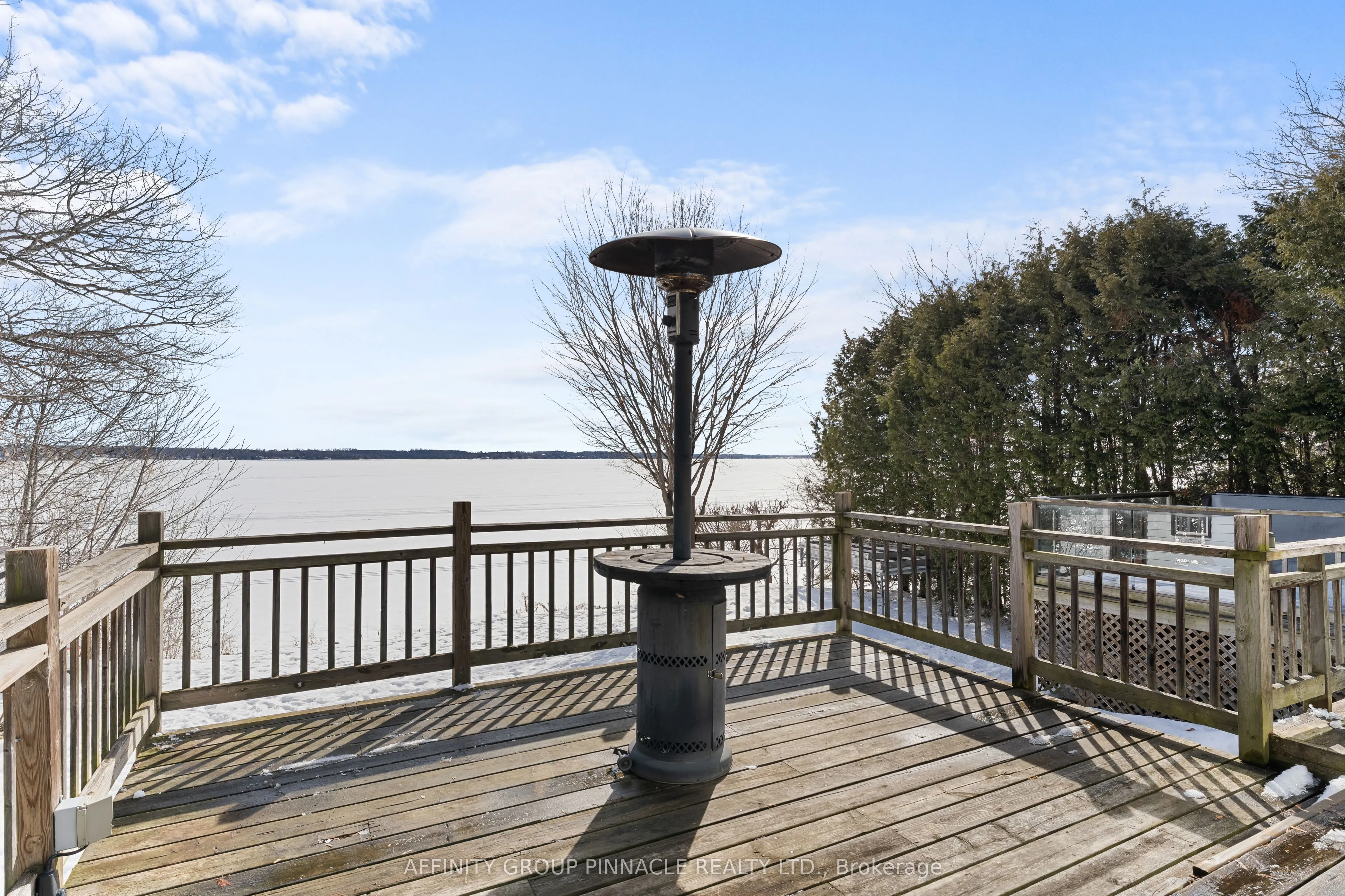 18 Lakeview Boulevard