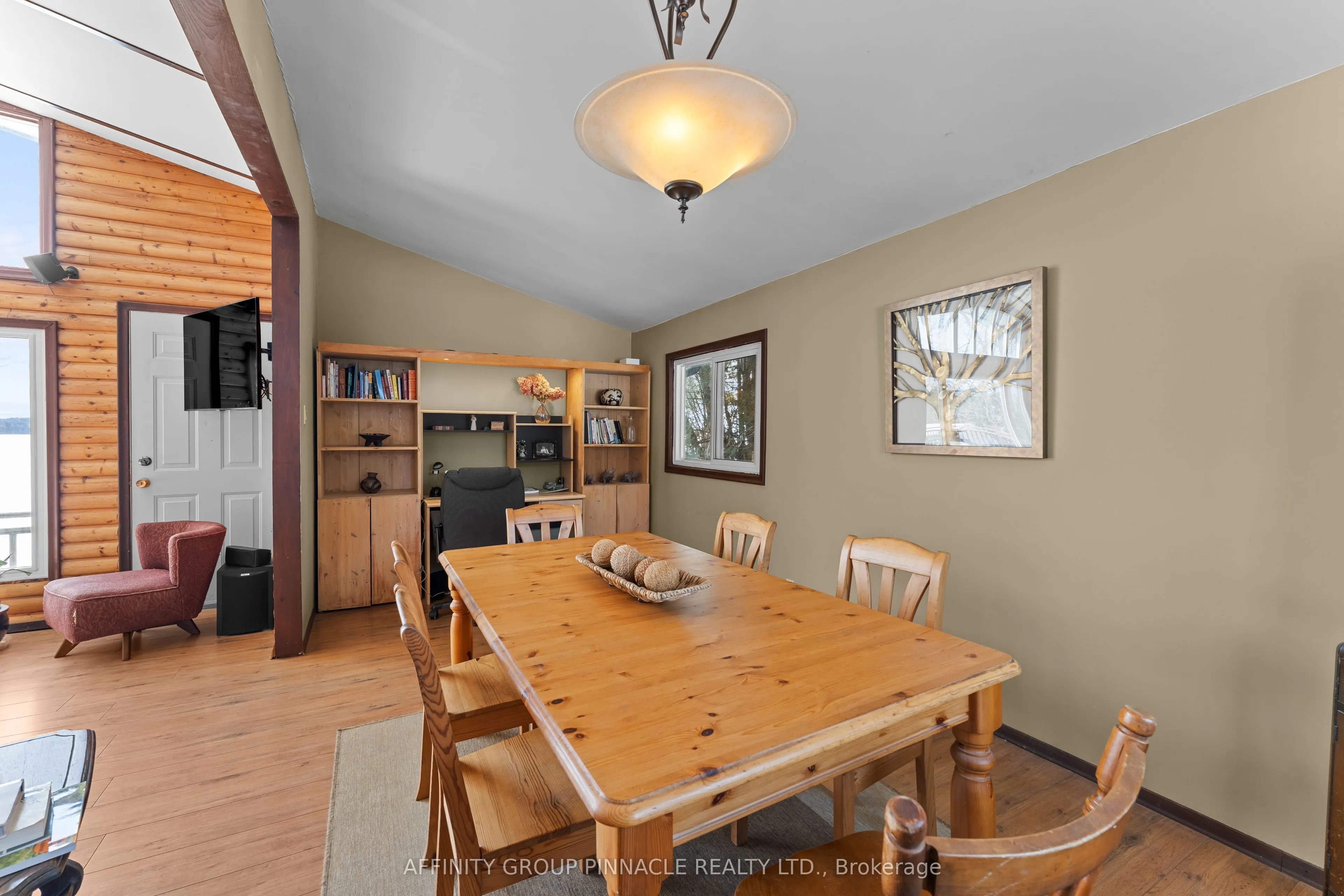 18 Lakeview Boulevard