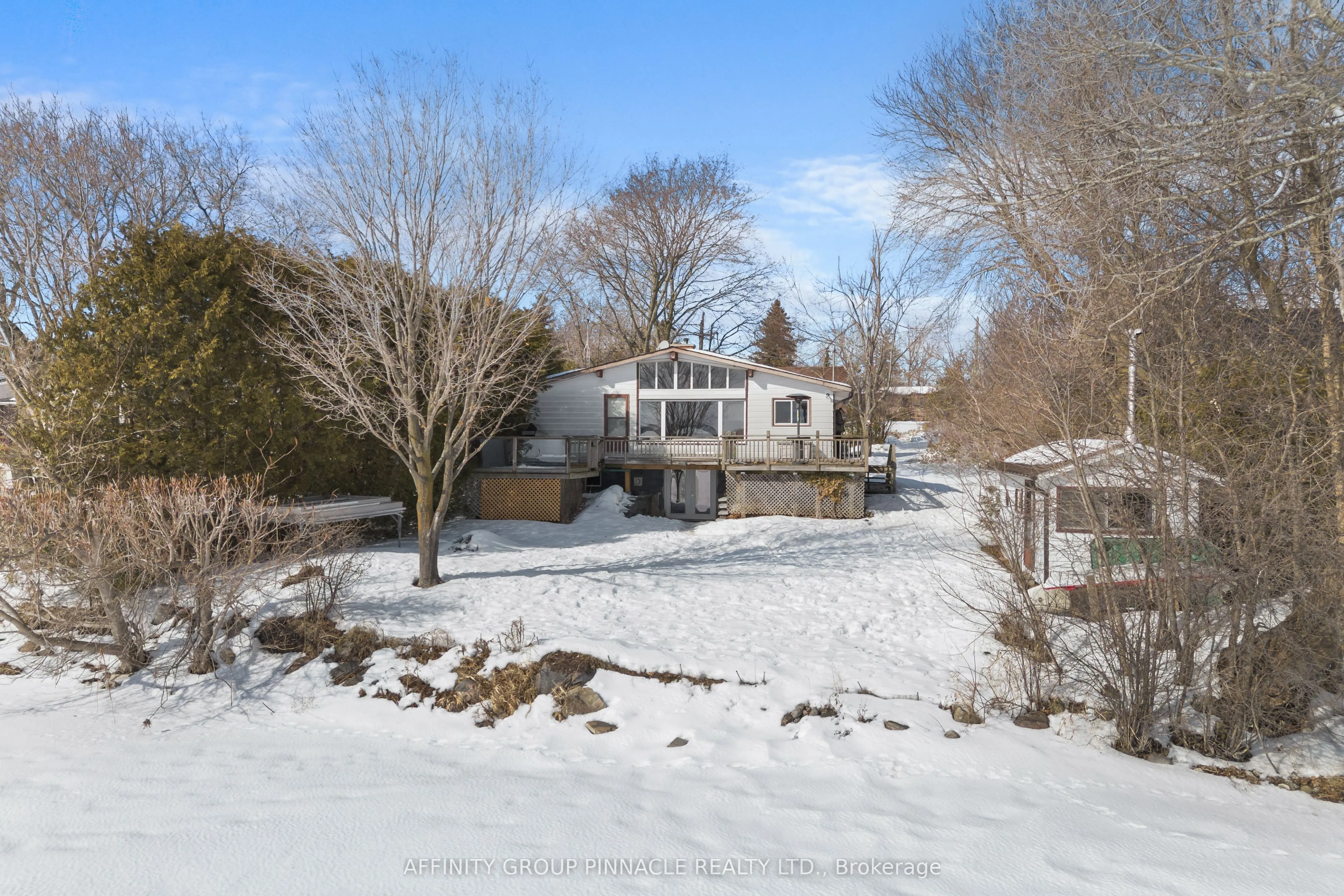 18 Lakeview Boulevard