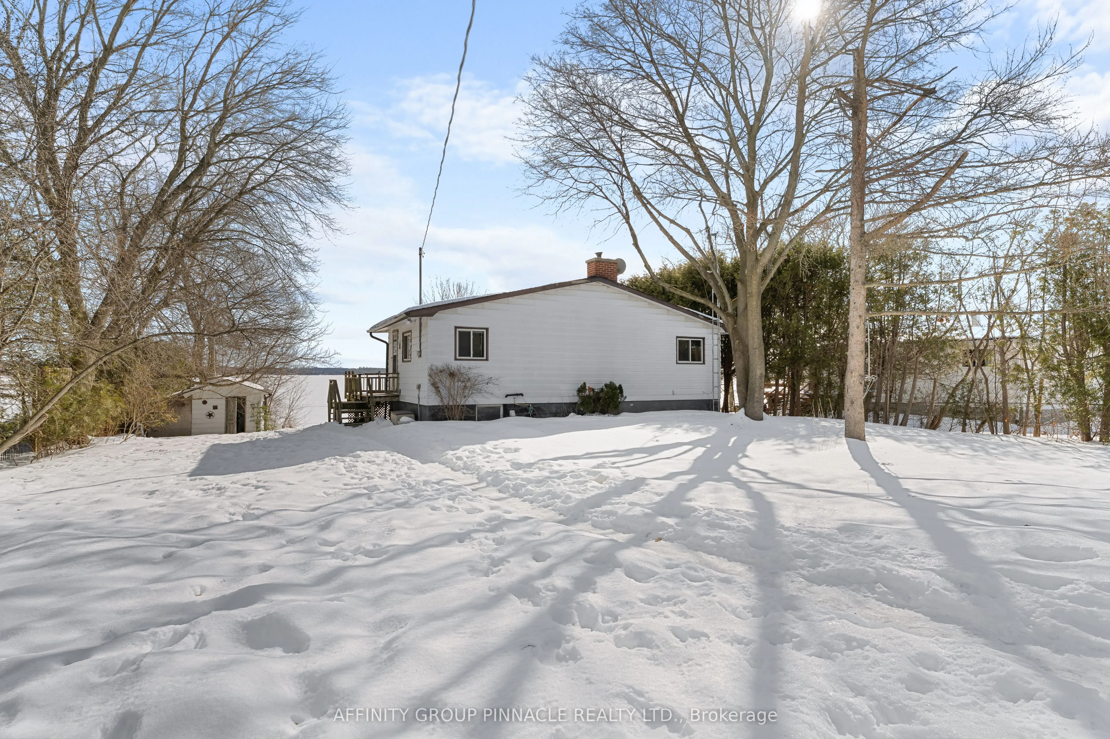 18 Lakeview Boulevard